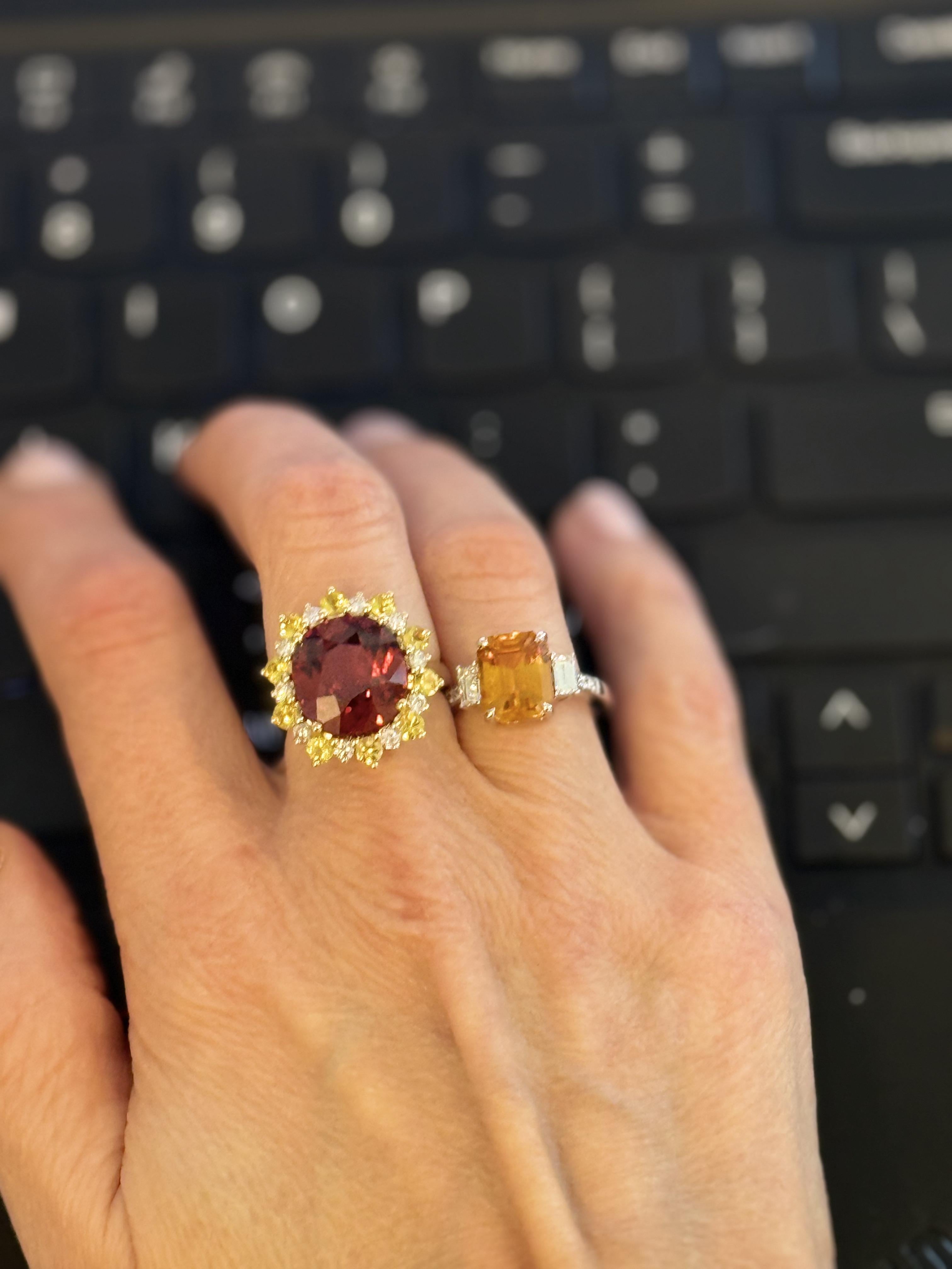En vente :  Bague en or 18 carats avec grenat rouge-orange de 11,65 carats, saphir jaune et diamants 13