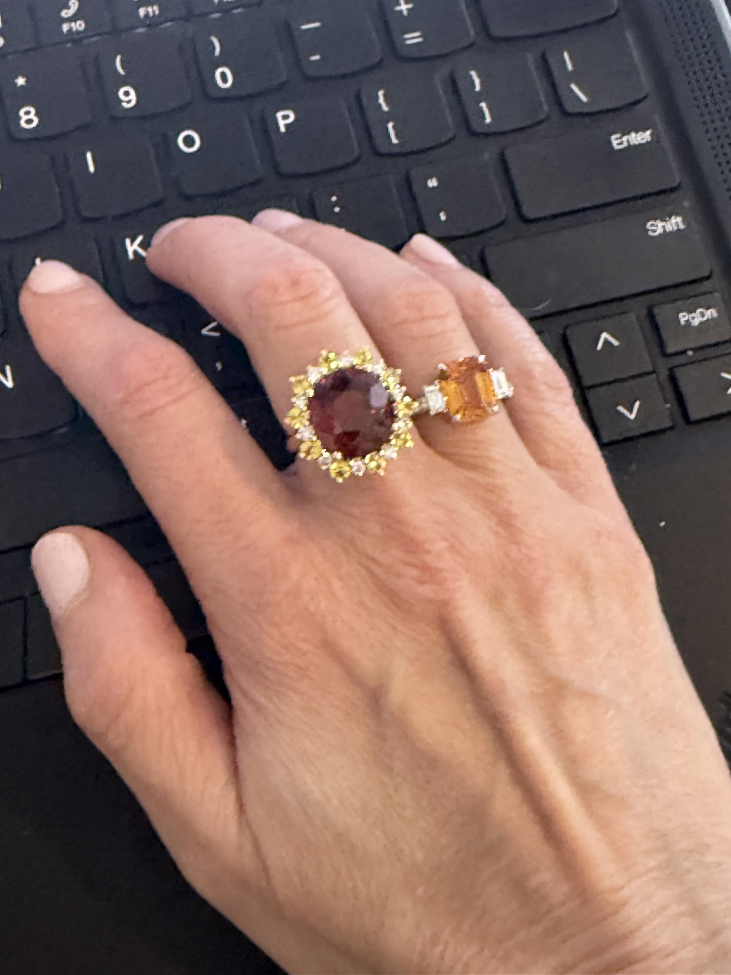 En vente :  Bague en or 18 carats avec grenat rouge-orange de 11,65 carats, saphir jaune et diamants 15