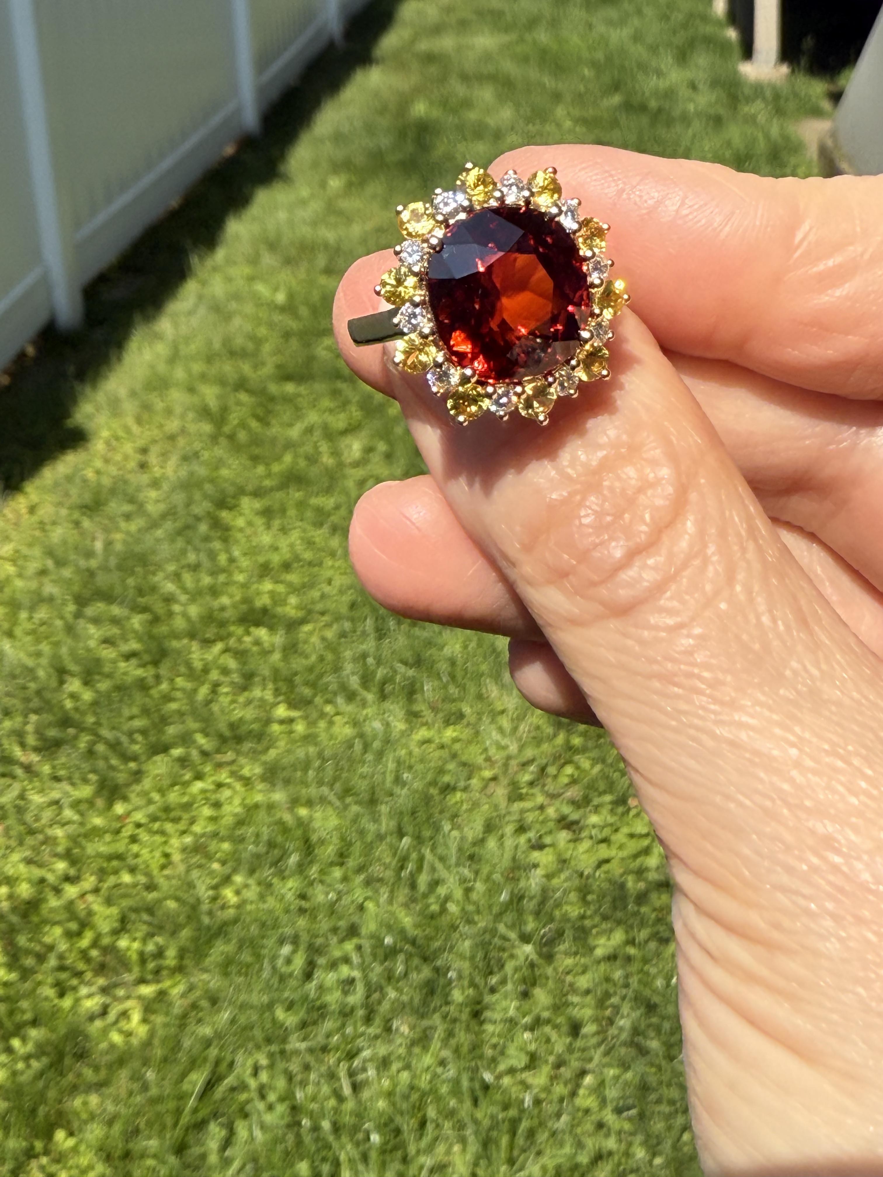 En vente :  Bague en or 18 carats avec grenat rouge-orange de 11,65 carats, saphir jaune et diamants 6