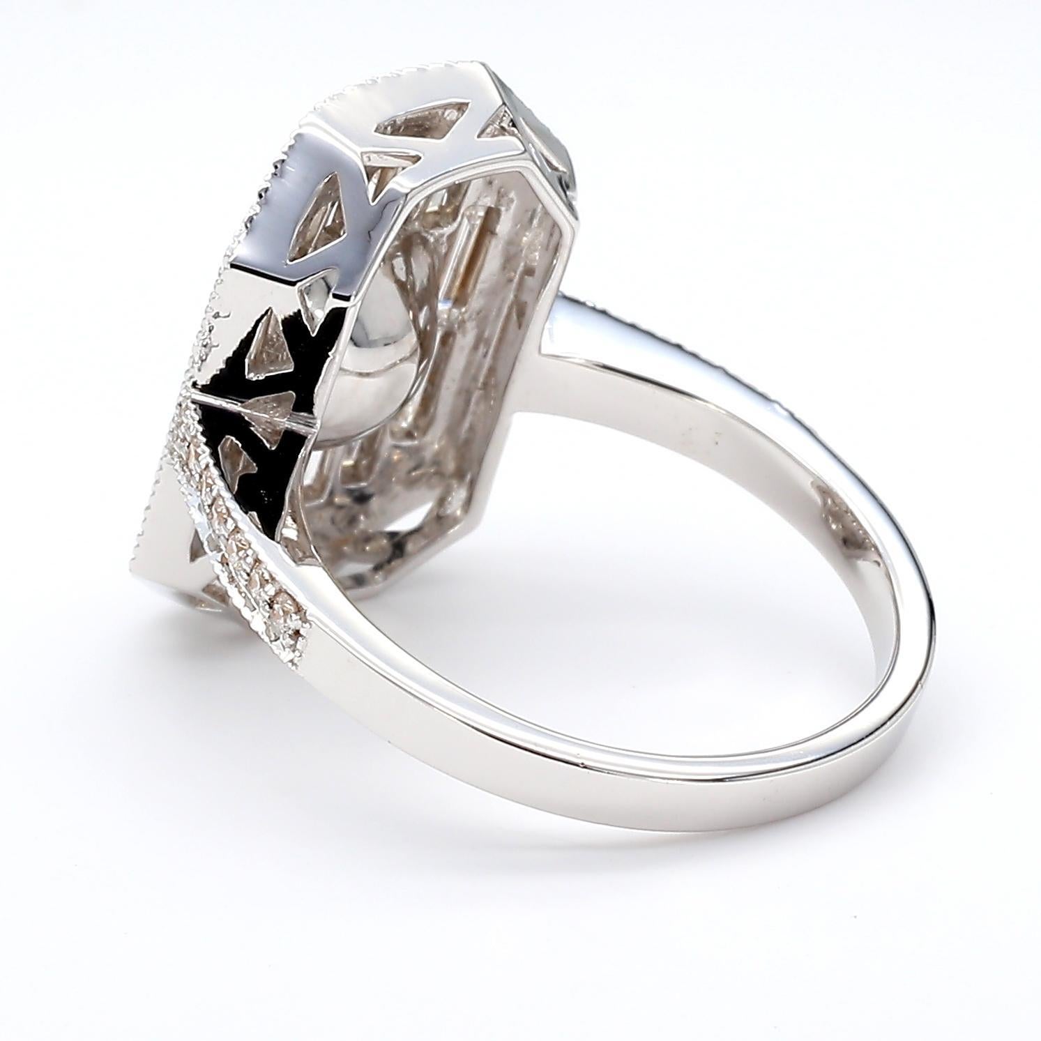 Bague en or 18k avec diamant jaune de 1,66ct et halo blanc Neuf - En vente à New York, NY