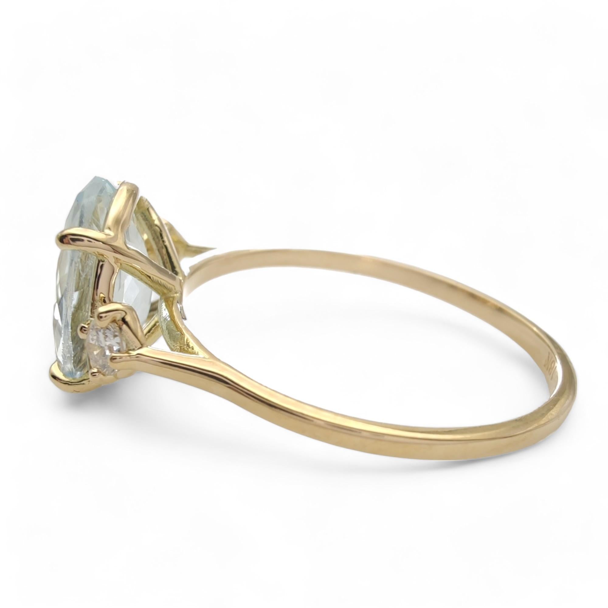 Contemporary 18K Gold Ring with 1.86 Carat Aquamarine and Diamonds for Weddings -Engagement For Sale