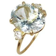 18K Gold Ring with 1.98-Carat Aquamarine and 0.13 Carats of Diamonds 