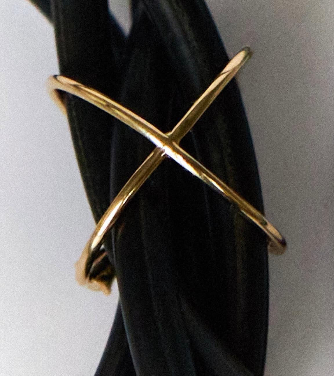 Im Angebot: Ring aus 18 Karat Gold mit 2 Diamanten im Birnenschliff () 6