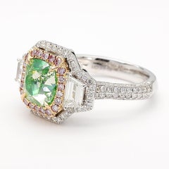 18-karätiger Goldring mit 3,22 Karat grünem Antik-Diamant-Halo im Kissenschliff