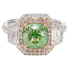 18-karätiger Goldring mit 3,22 Karat grünem Antik-Diamant-Halo im Kissenschliff