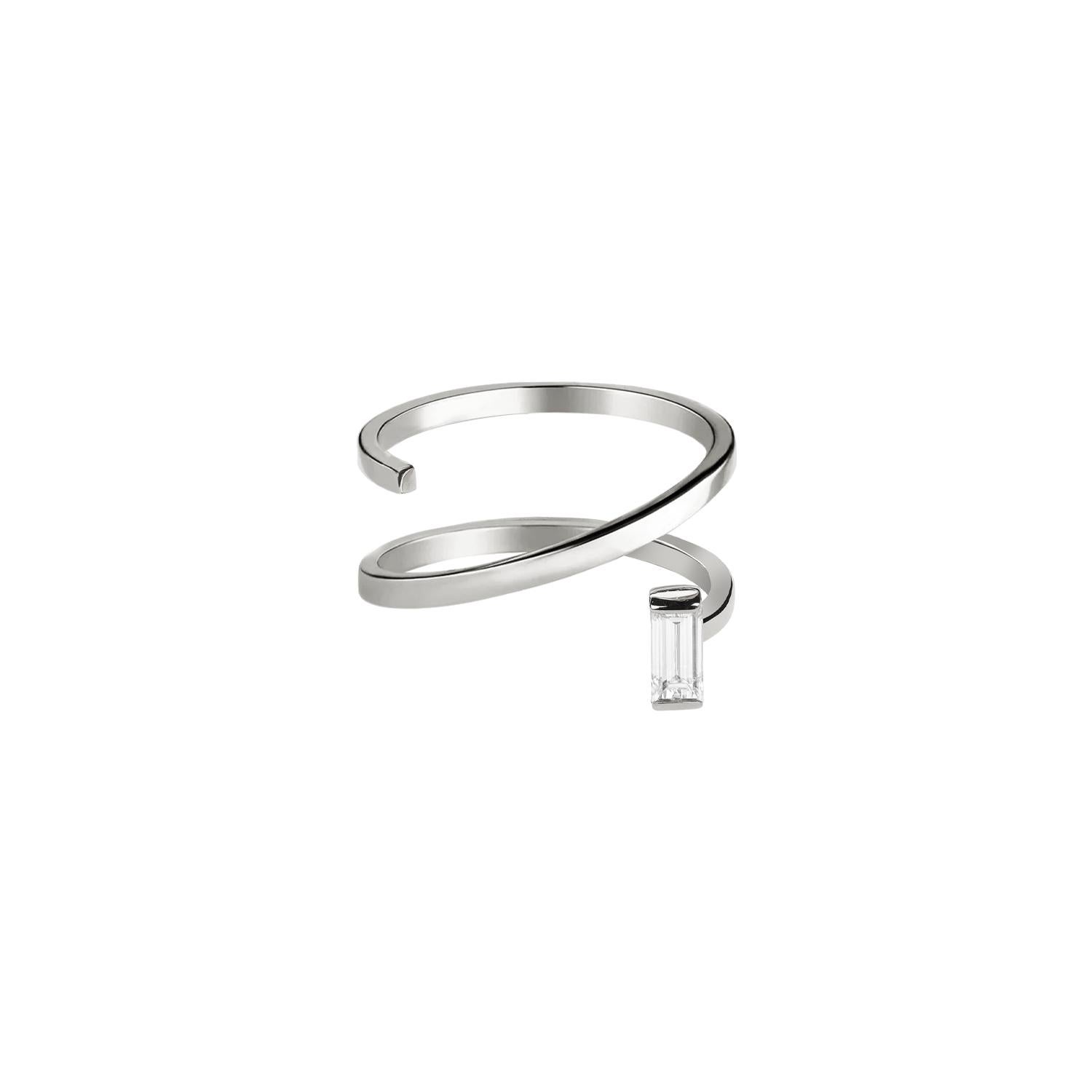 For Sale:  18k gold ring with baguette-cut diamond 2