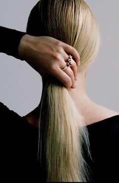 18k gold ring with carré-cut diamond band and octagonal novelty-cut brown diamon