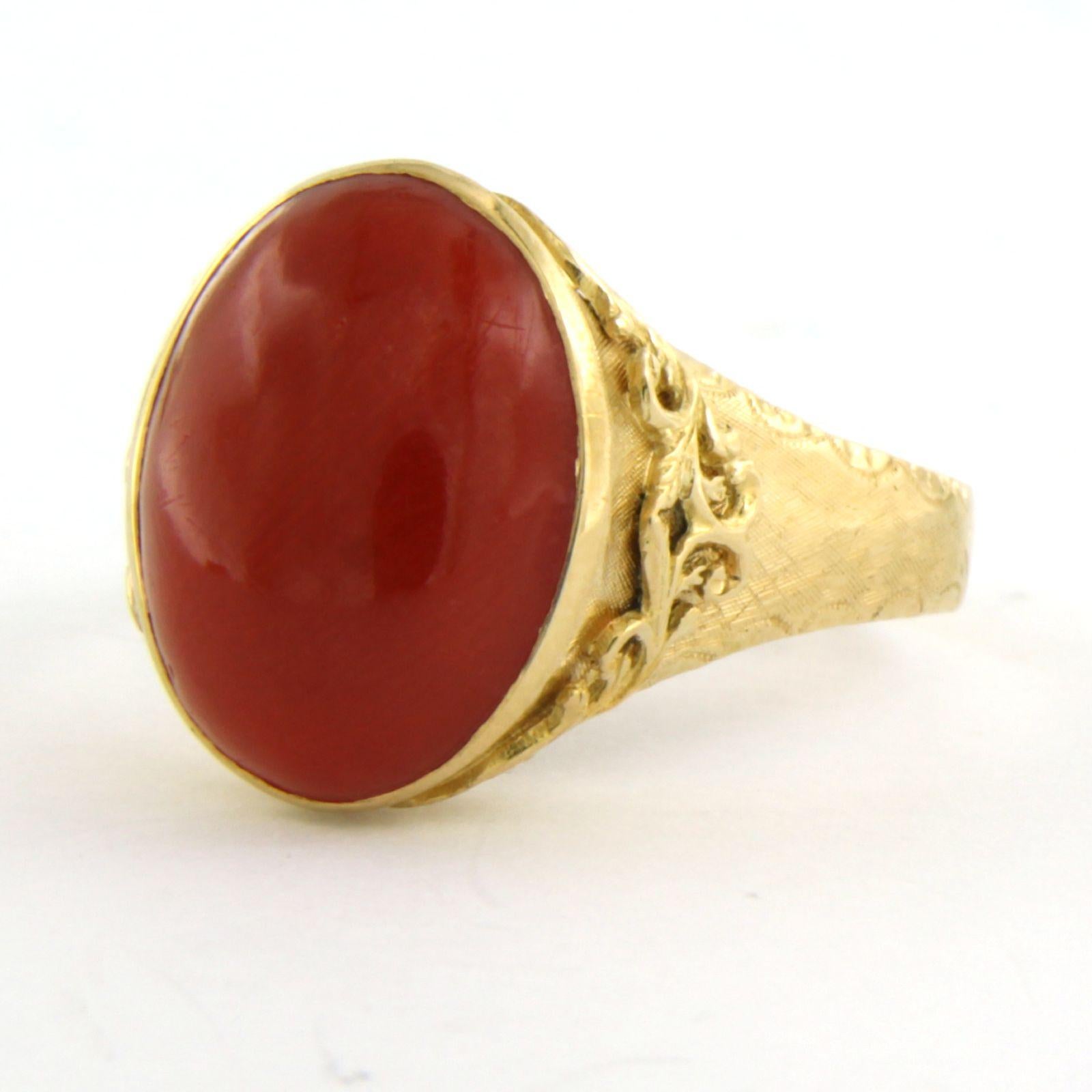 Cabochon 18k gold ring with Coral - 5.2 grams - ring size US. 8.5 - EU. 18.5 (58) For Sale