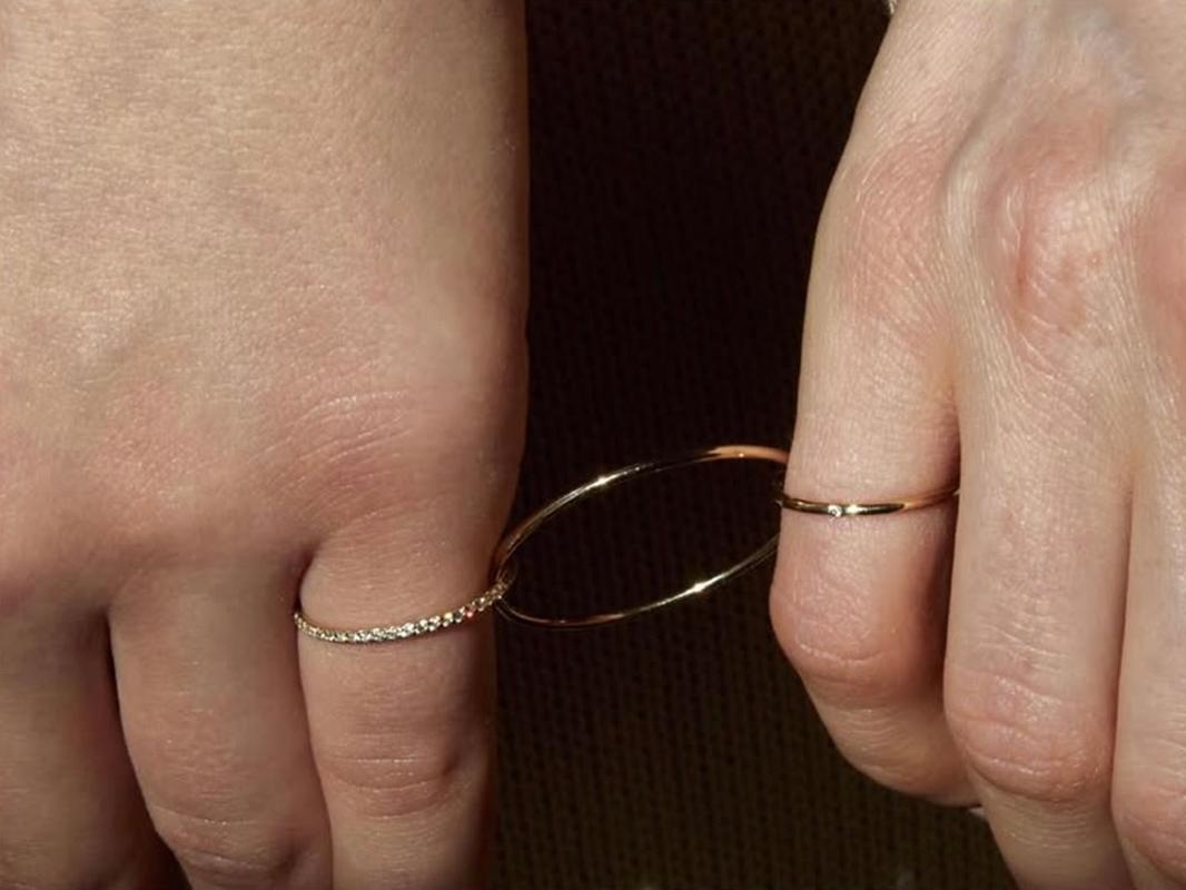 Im Angebot: Ring aus 18 Karat Gold mit Diamanten () 5