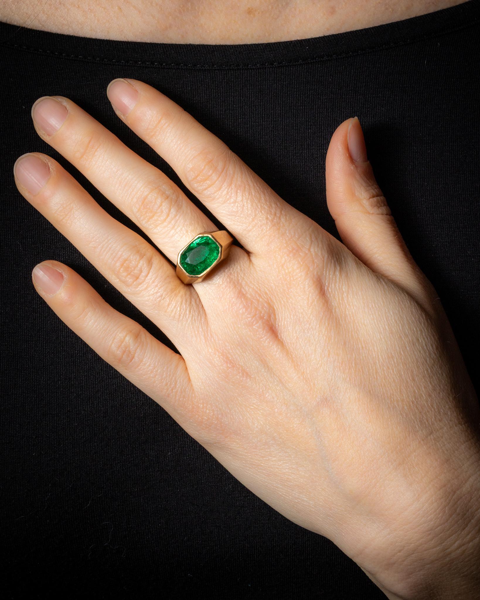 da uomo o donna Anello in oro 18K con smeraldo grande in vendita