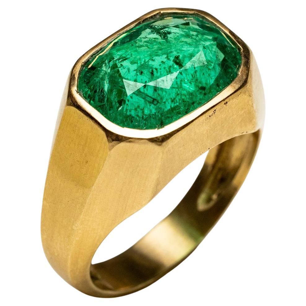 Anello in oro 18K con smeraldo grande