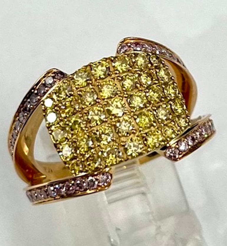18K Gold Ring With Natural Round Intense Yellow And Pink Diamonds In New Condition For Sale In San Diego, CA