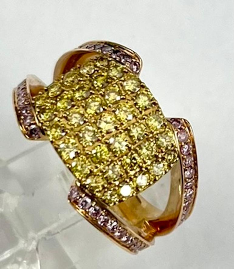 Women's or Men's 18K Gold Ring With Natural Round Intense Yellow And Pink Diamonds For Sale