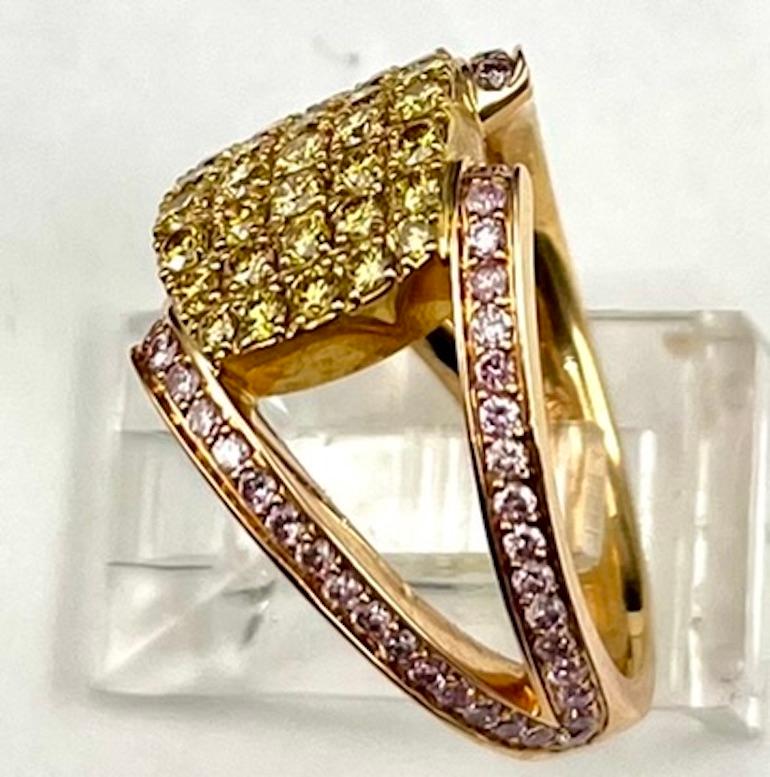 18K Gold Ring With Natural Round Intense Yellow And Pink Diamonds For Sale 1