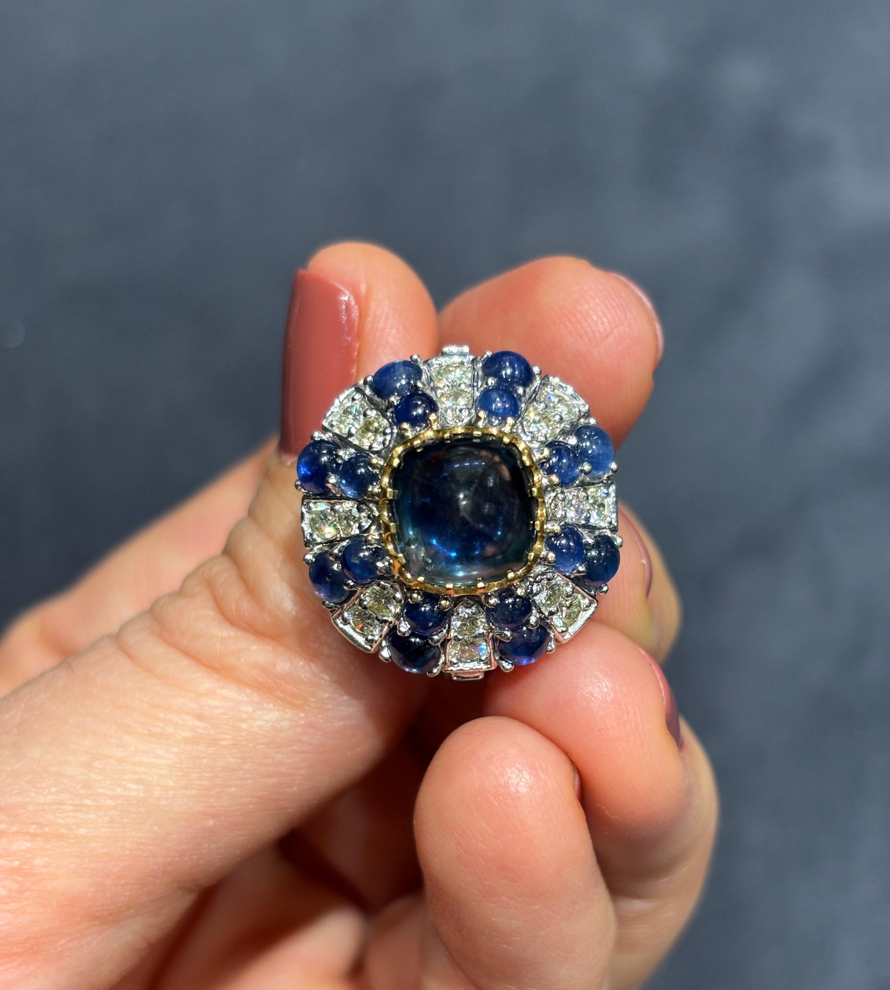 18k gold ring with no heat sugarloaf cabochon sapphire and diamonds For Sale 4