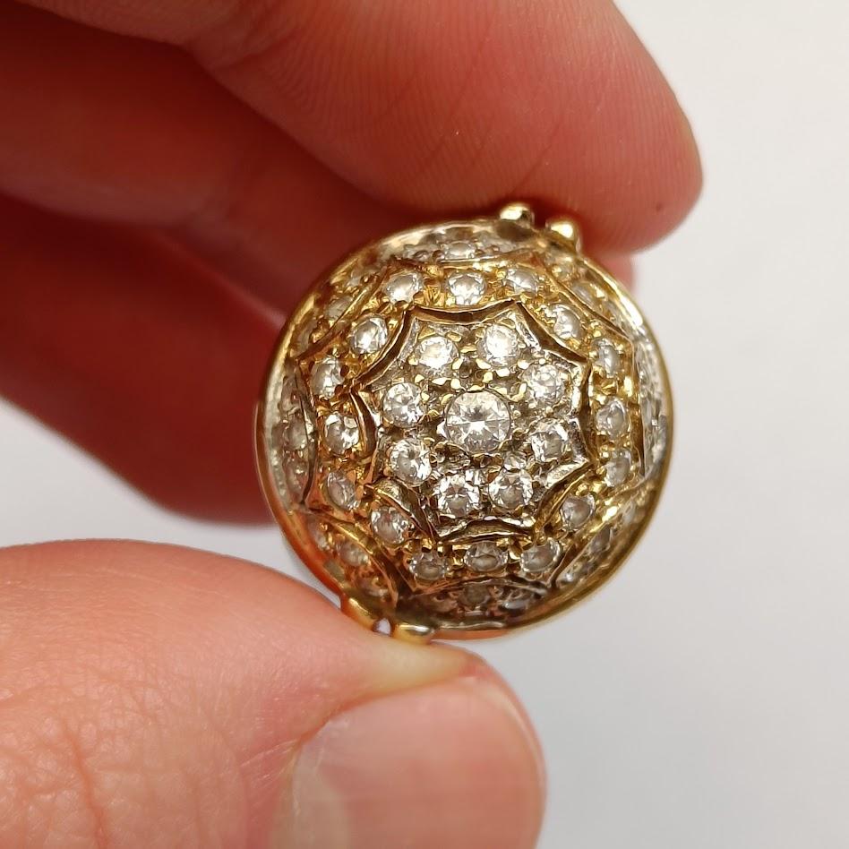 18k Gold Ring with Pave Diamond Dome In Good Condition For Sale In Magenta, IT