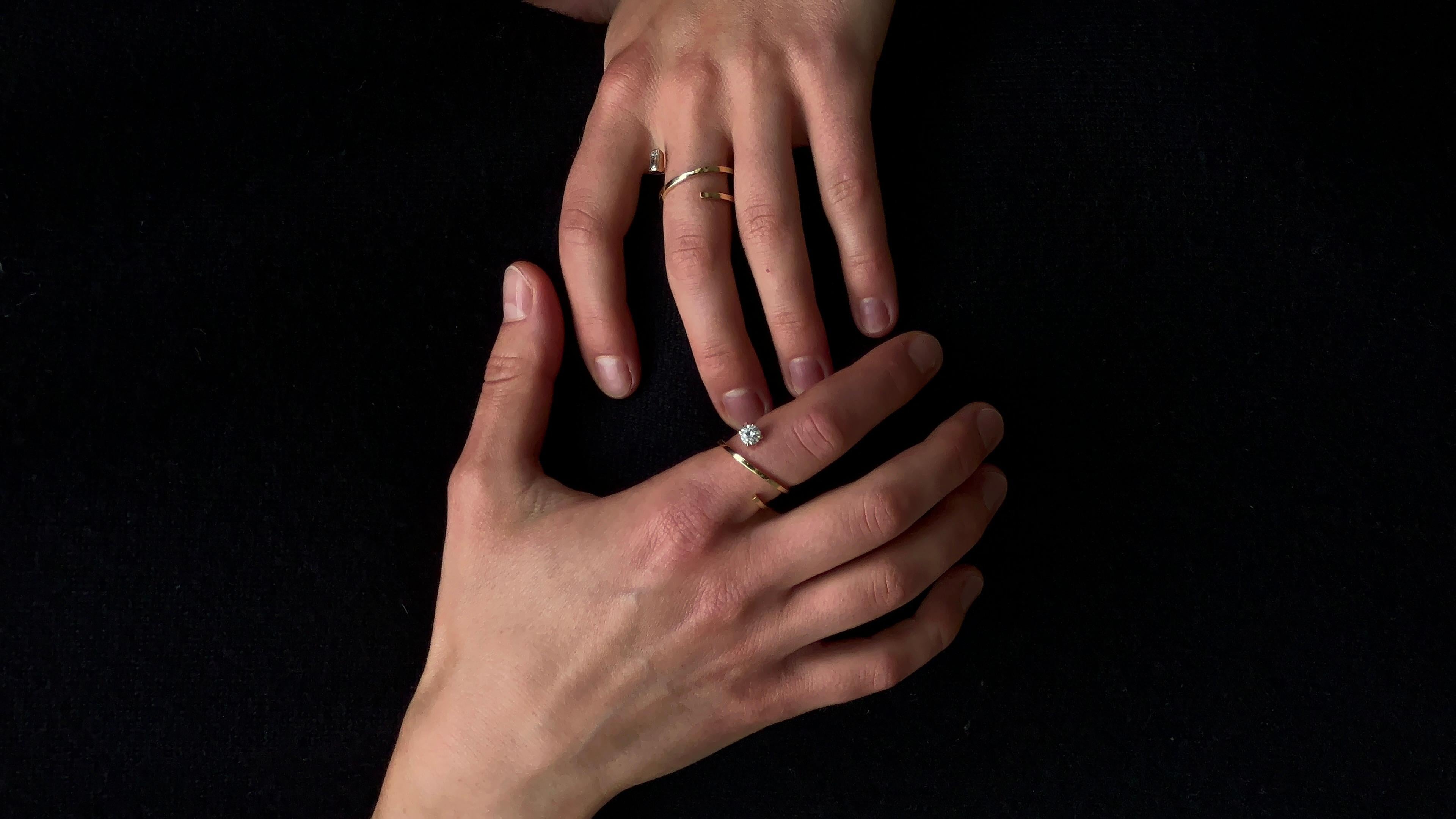 Im Angebot: Ring aus 18 Karat Gold mit rundem Diamantschliff () 4