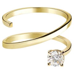 18k gold ring with round cut diamond