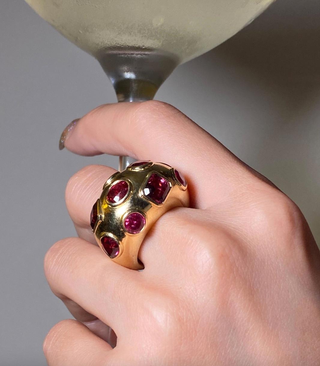 18 Karat Gold Ring mit Rubinen, Rubellit-Turmalinen und roten Spinellen für Damen oder Herren im Angebot
