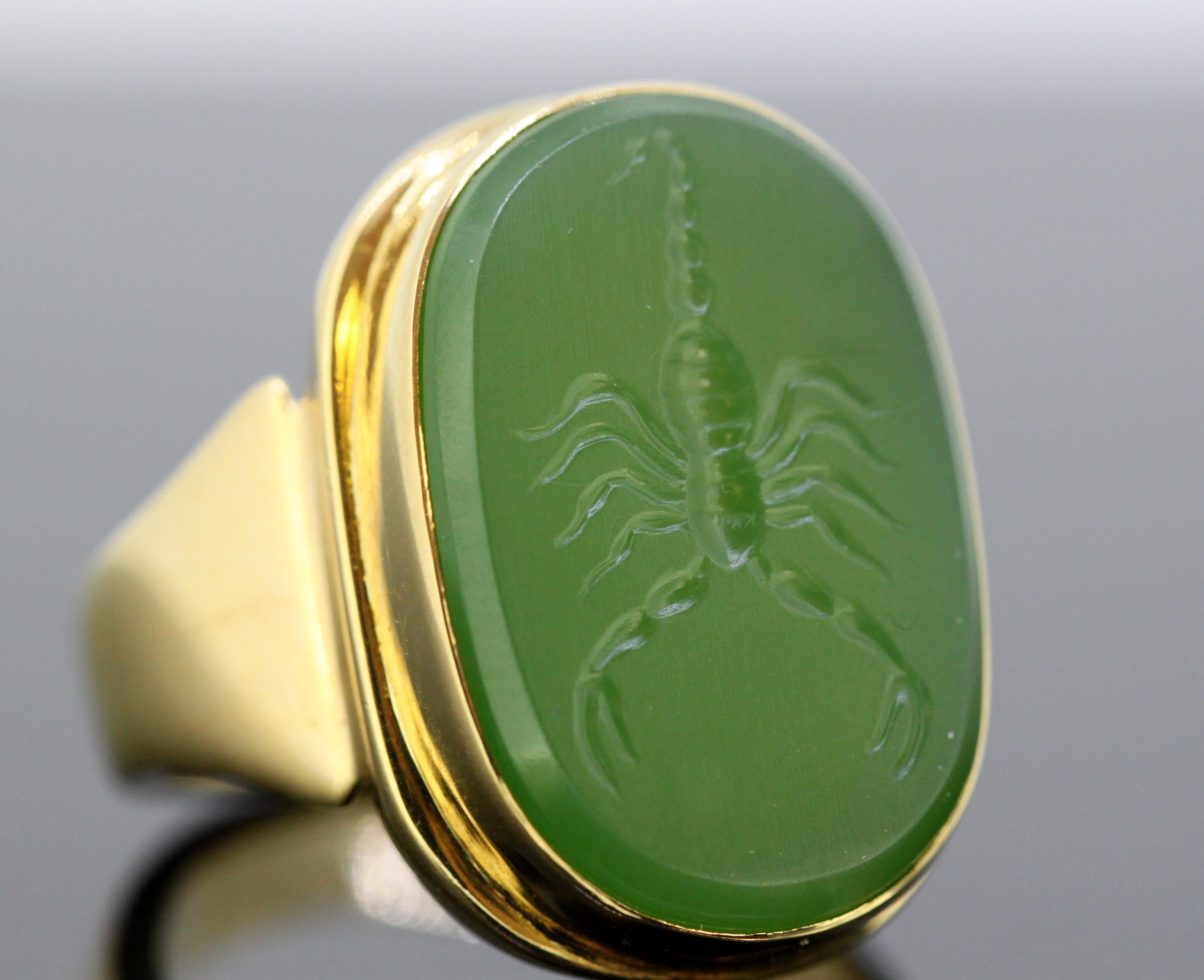 Women's or Men's 18 Karat Gold Ring with Scorpion / Scorpio Natural Jade Carving