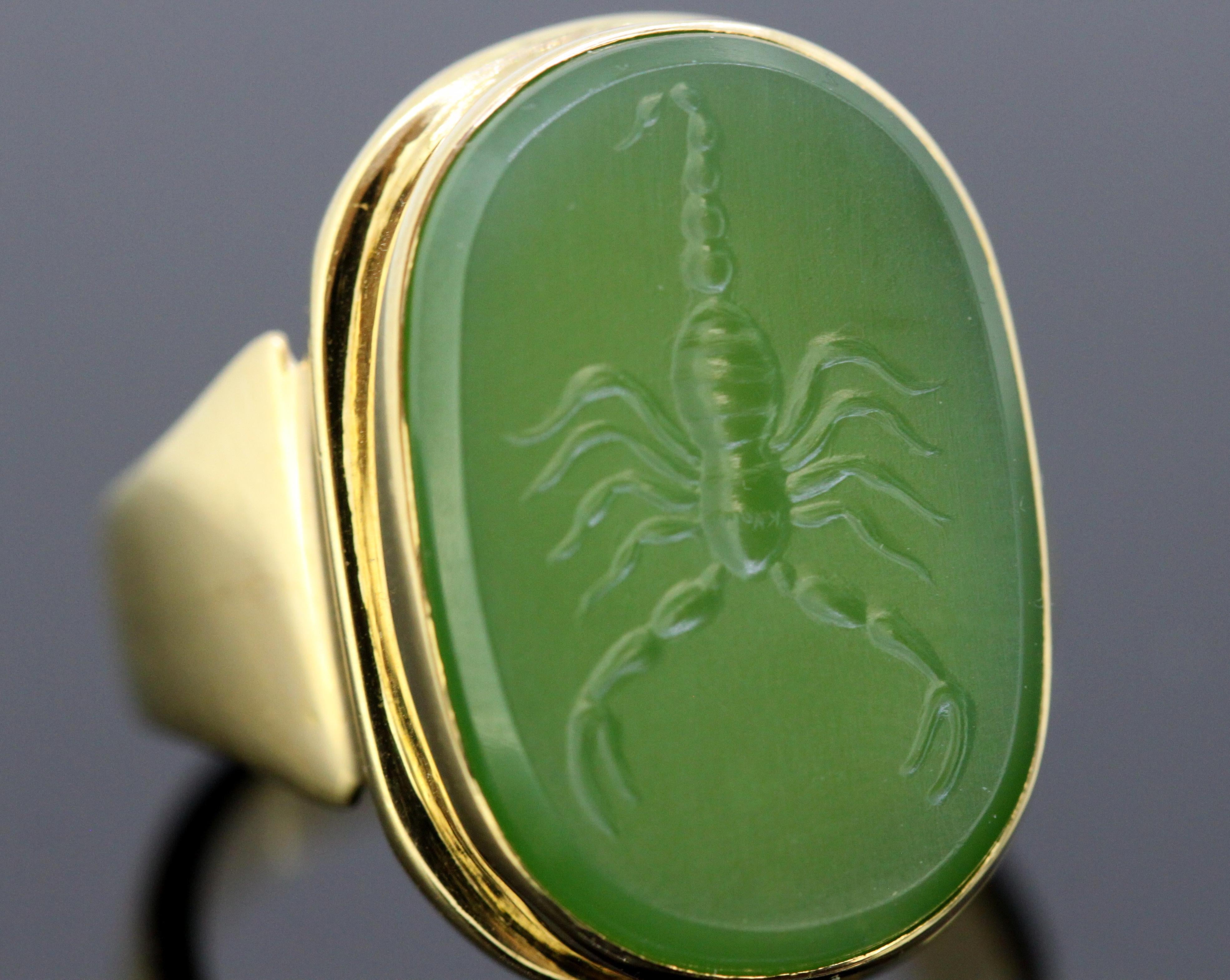 18 Karat Gold Ring with Scorpion / Scorpio Natural Jade Carving 2