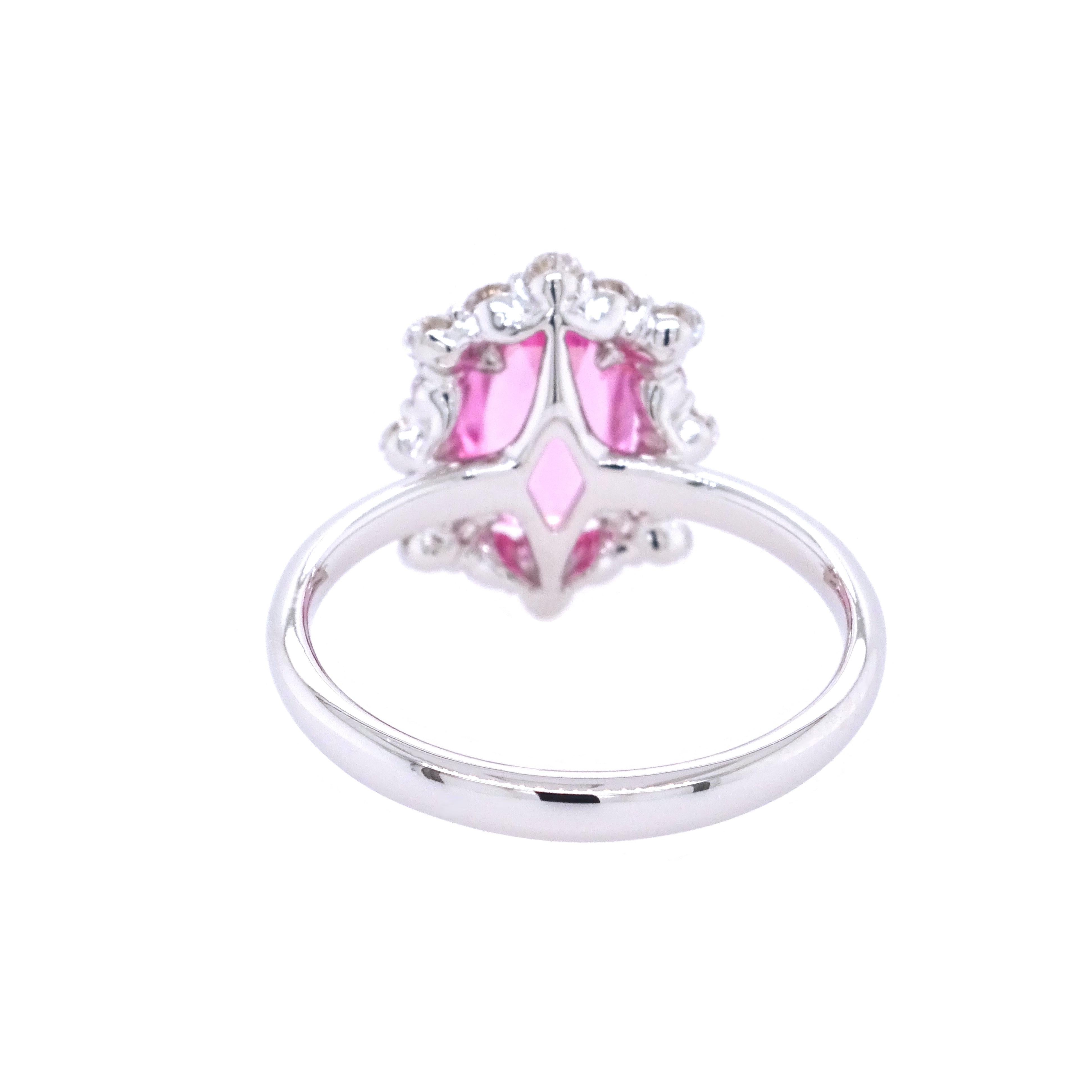 18K Gold Ring with Tanzanian Unheated Pink Spinel, Round and Pearshape Diamonds In New Condition For Sale In ประเวศ, TH