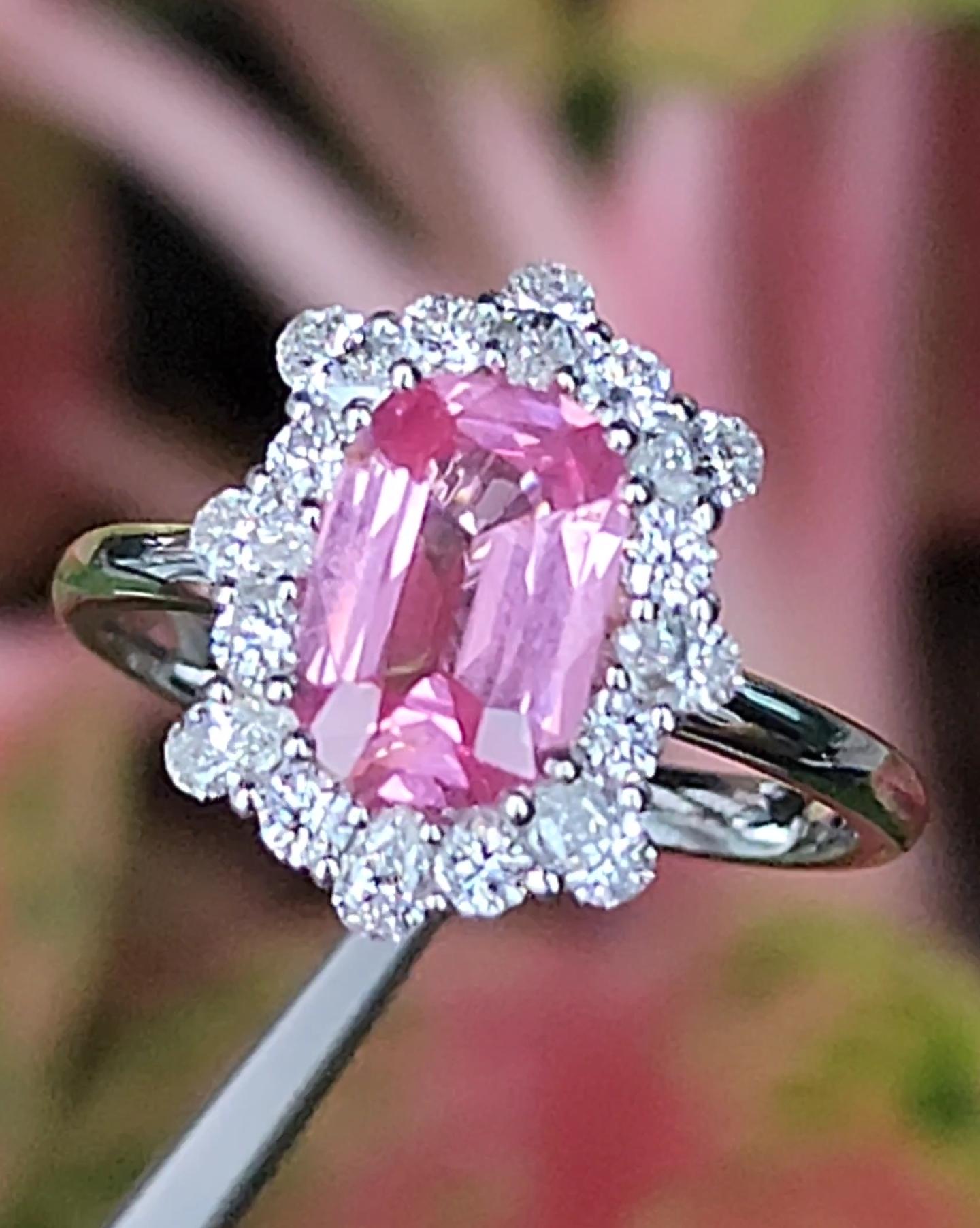 18K Gold Ring with Tanzanian Unheated Pink Spinel, Round and Pearshape Diamonds For Sale 1