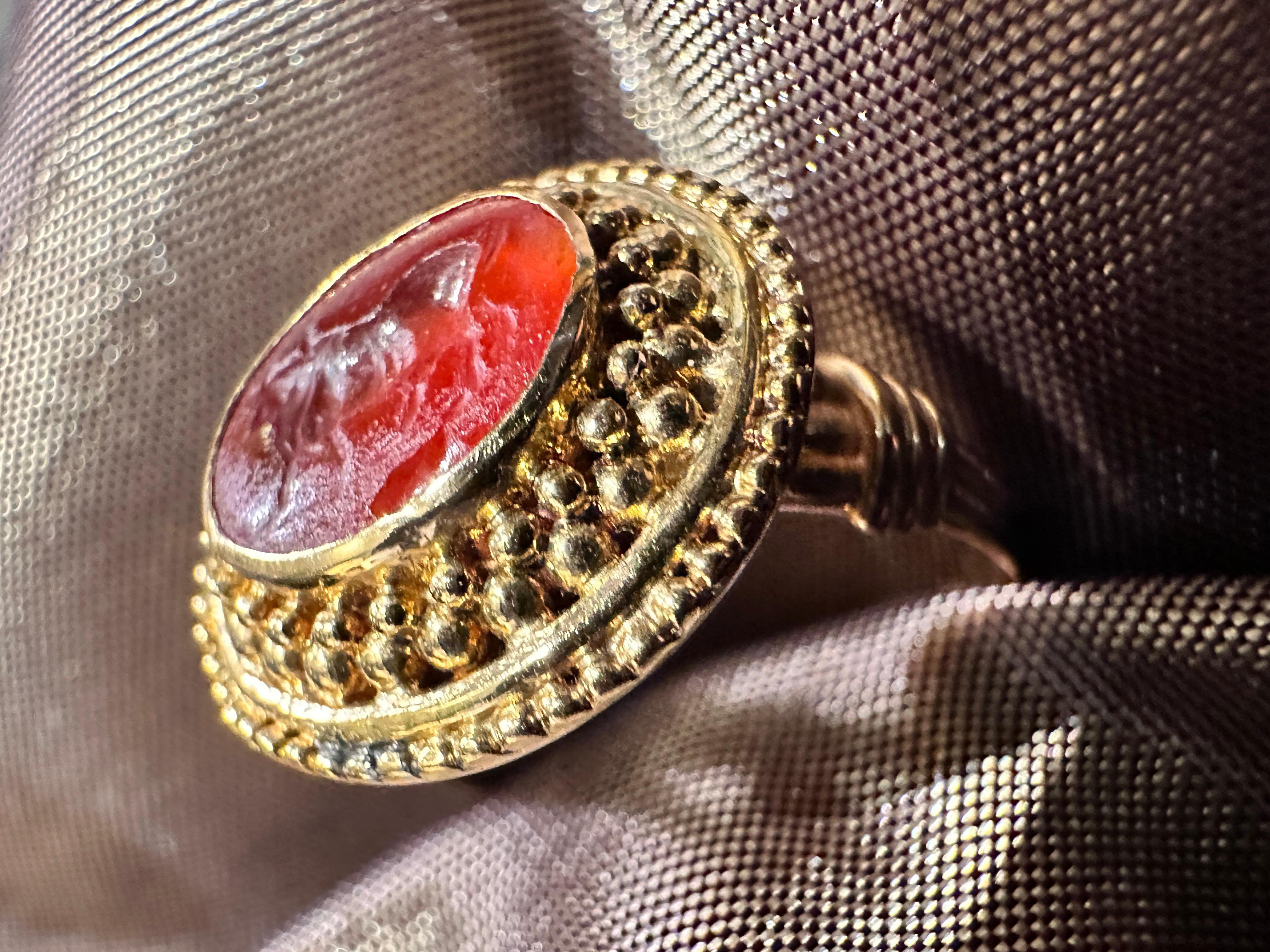 18K Gold Roman Intaglio Ring with Bull Signet In Fair Condition For Sale In London, GB