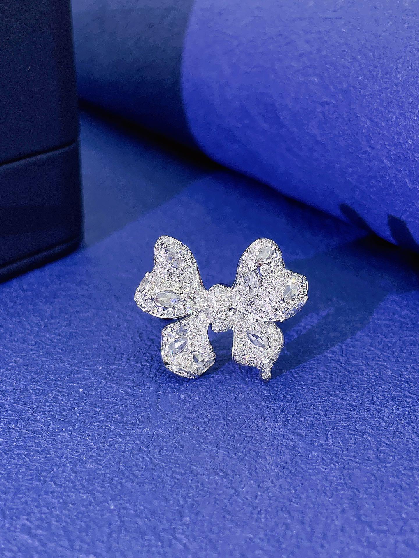 Taglio a rosa Anello con nodo a fiocco in oro rosa 18K e diamanti naturali in vendita