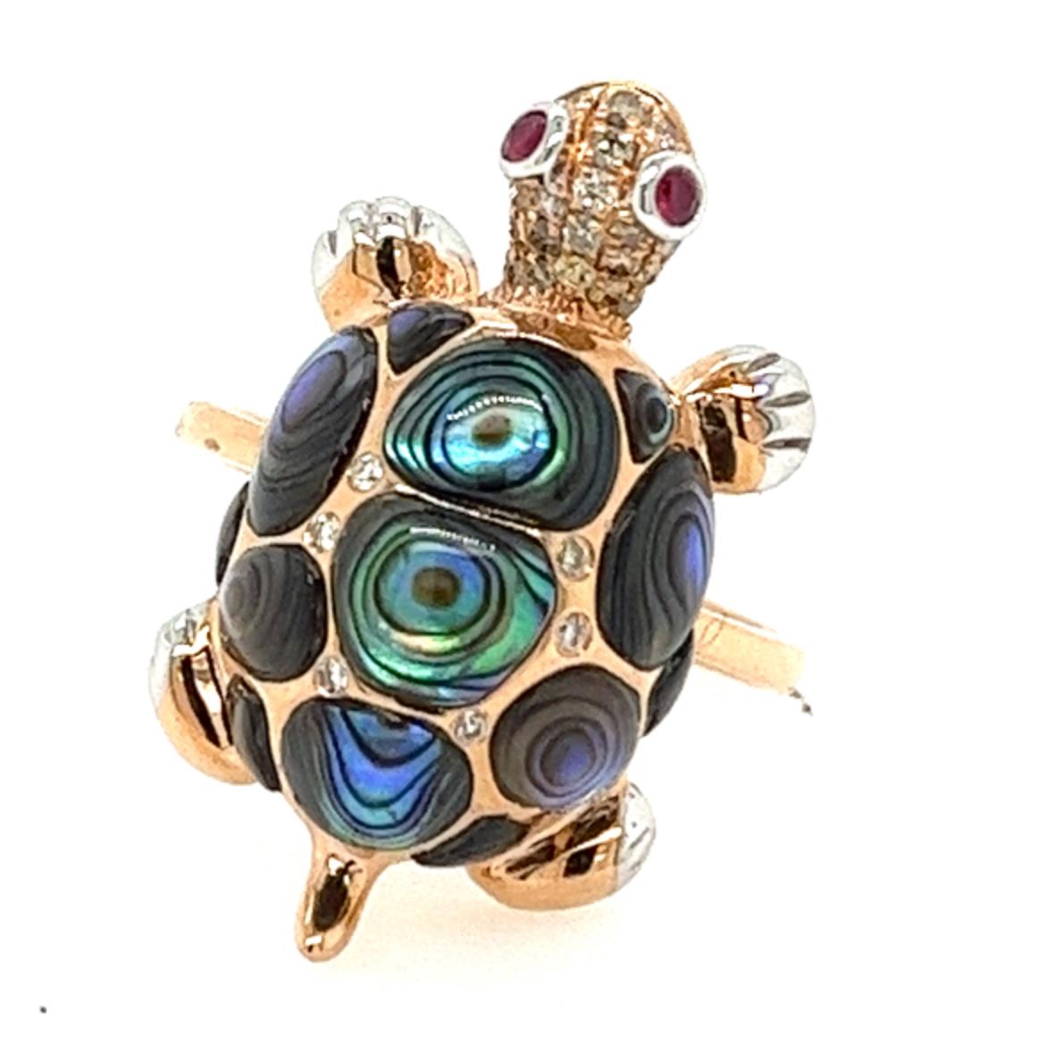 18K Gold Rose Gold Abalone Shell Turtle Ring with Diamonds

13 Abalone Shell - 2.55 CT
31 Diamonds - 0.19 CT
2 Rubies - 0.04 CT
18K Rose Gold - 7.02 GM

This captivating ring is a true work of art, blending the timeless elegance of 18K rose gold