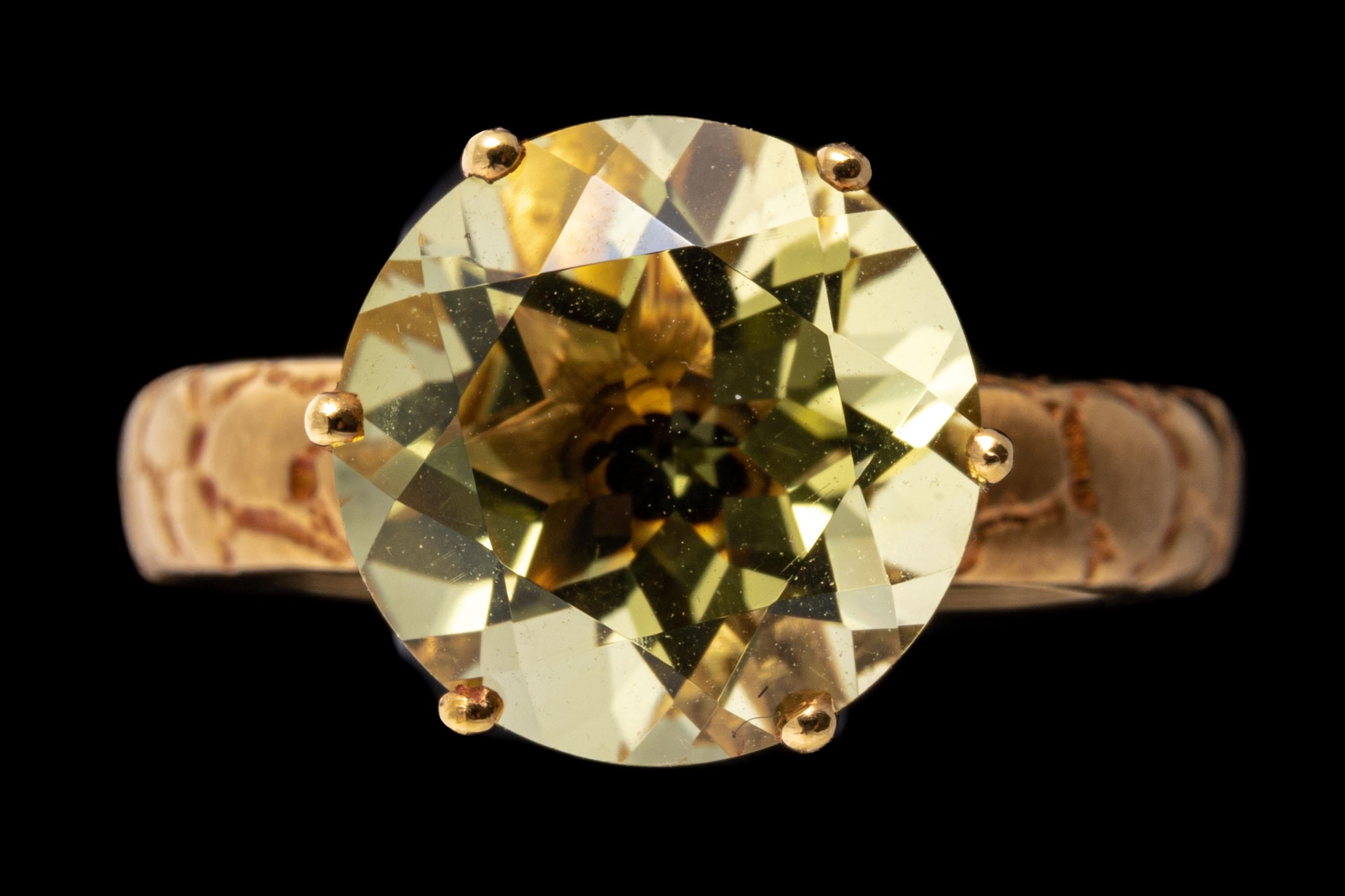 Round Cut 18k Gold Round Brilliant Lemon Lime Citrine and Pebbled Finished Ring For Sale