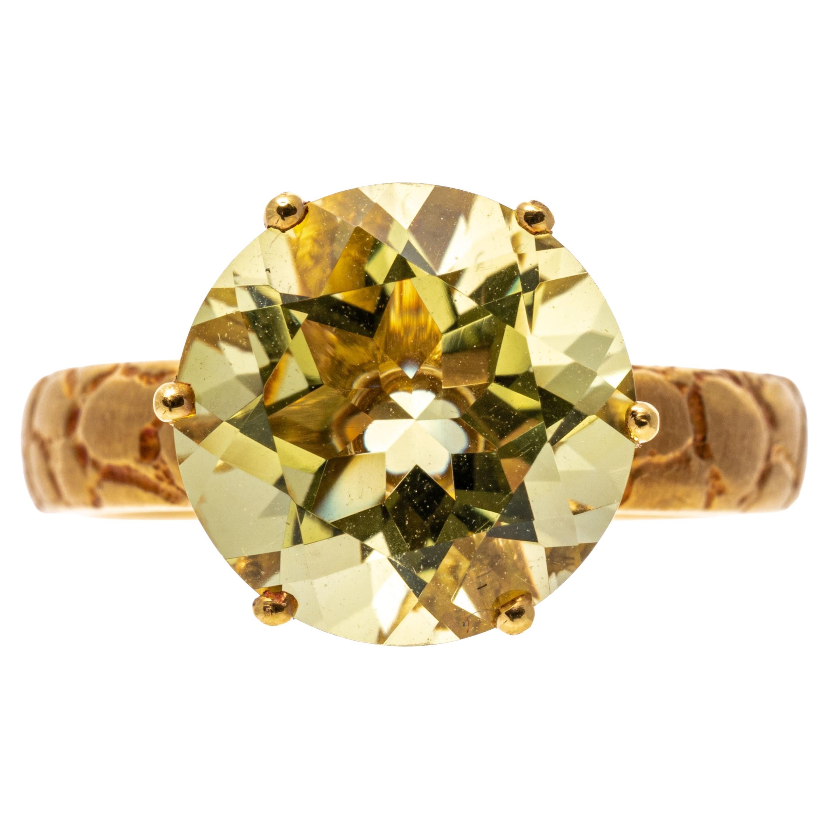 18k Gold Round Brilliant Lemon Lime Citrine and Pebbled Finished Ring For Sale