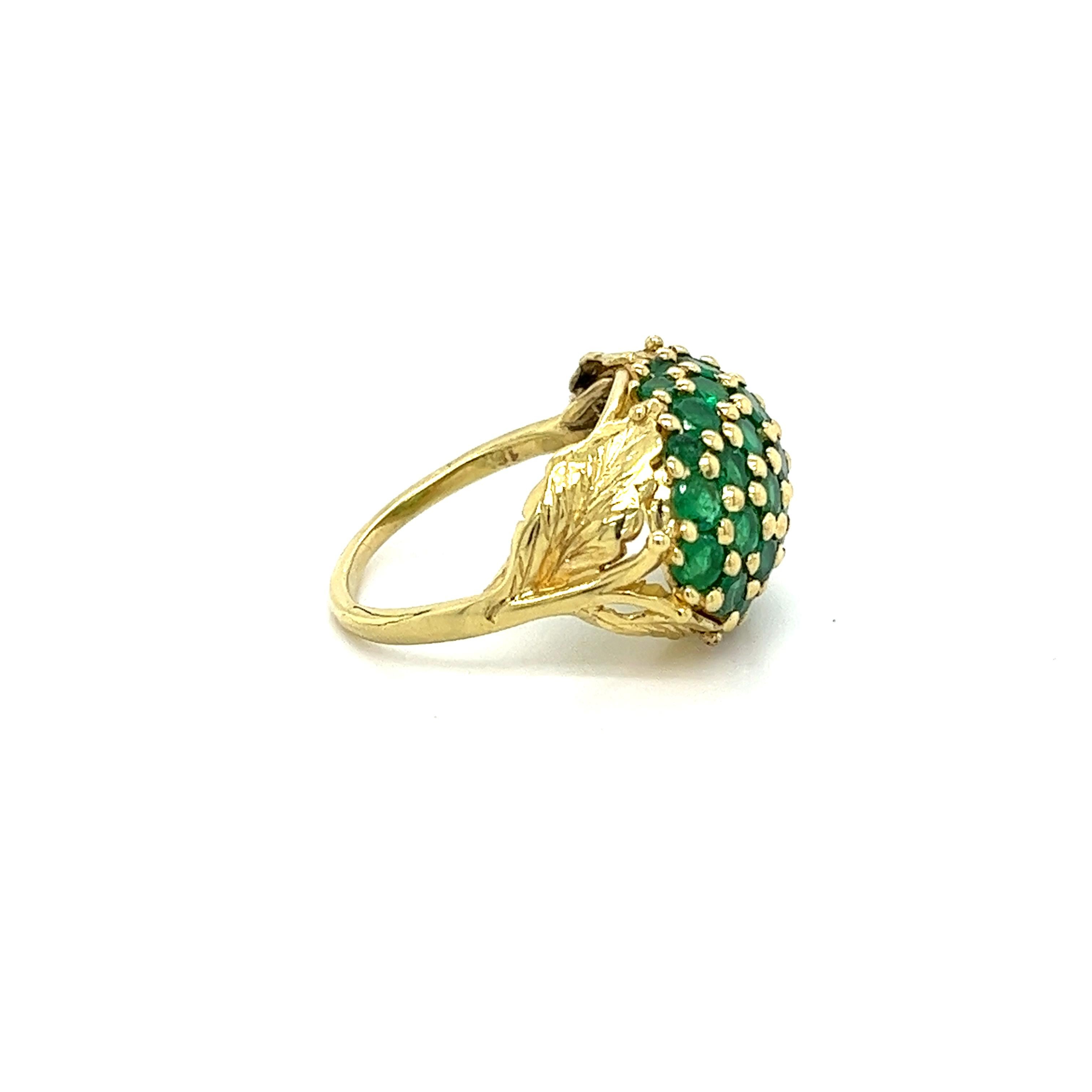 Art Deco 18k Gold Round Cut Natural Emerald Gemstone Cluster Dome Ring with Carved Leaf For Sale