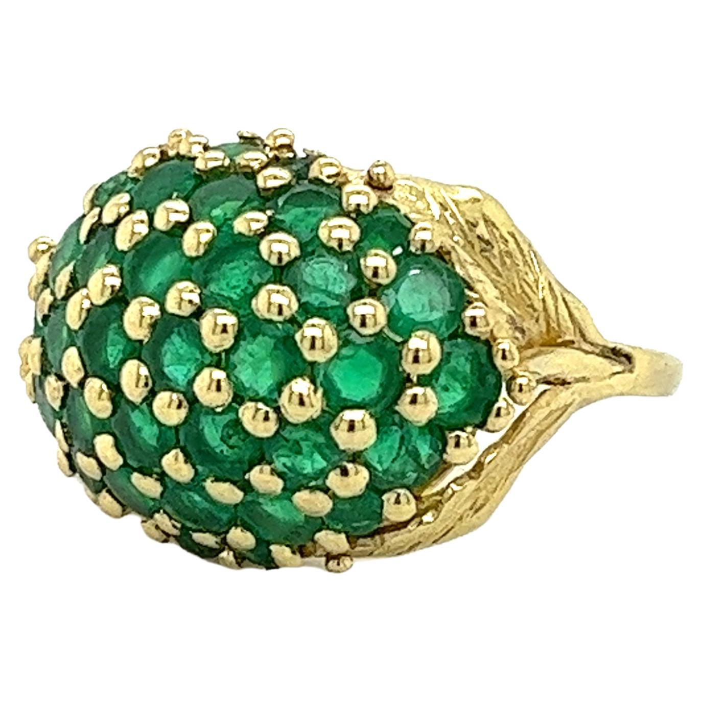 18k Gold Round Cut Natural Emerald Gemstone Cluster Dome Ring with Carved Leaf For Sale