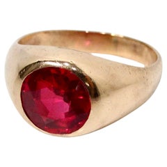 18k Gold Round Lab Ruby Engraved Signet Ring circa 1970s