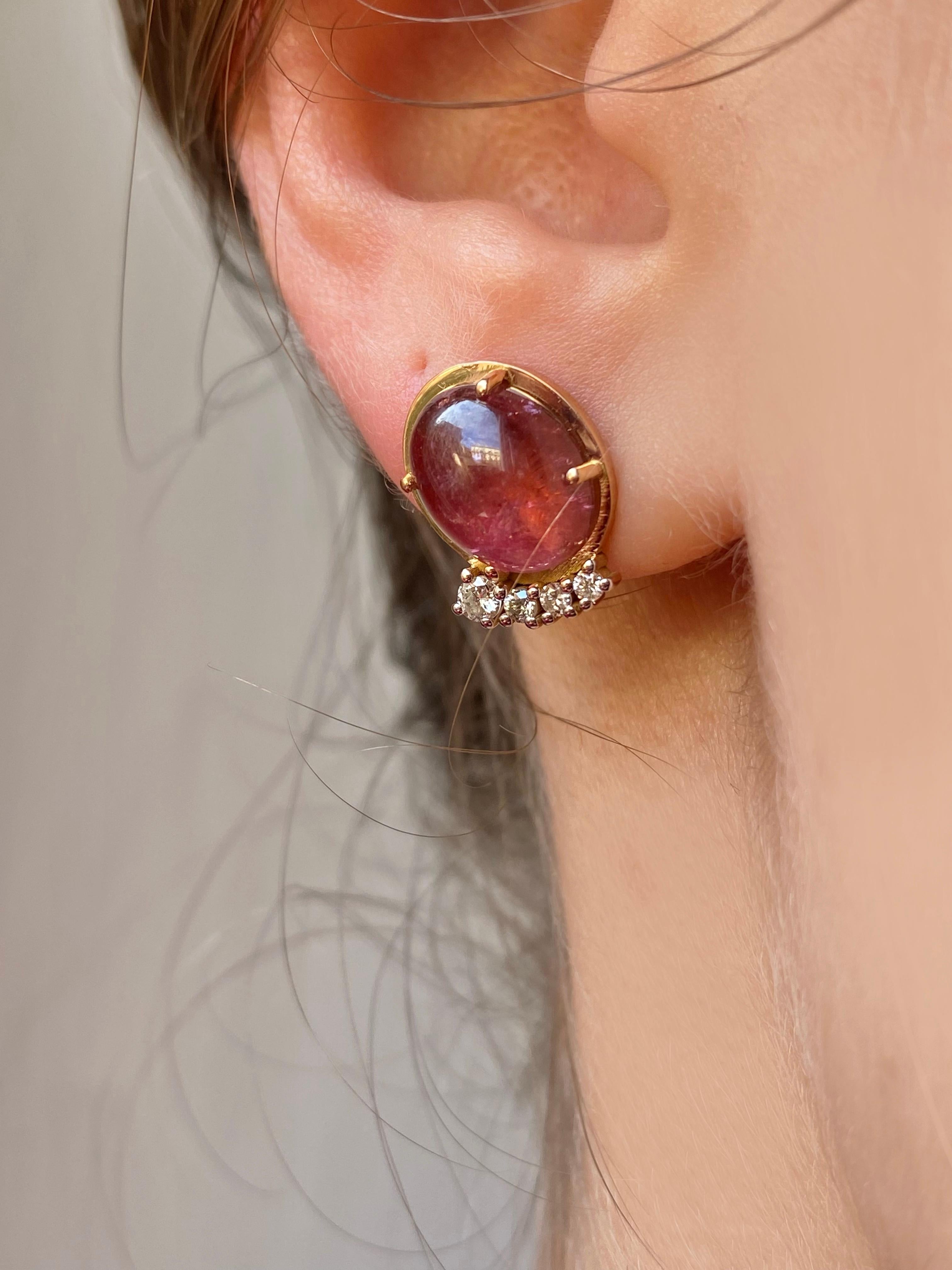 18k Gold Rubelite 0.22 Carats White Diamonds Handcrafted Stud Design Earring In New Condition For Sale In Rome, IT