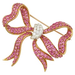 Oro de 18 quilates, rubí + diamante de 0,75 ct Broche de lazo 2-3/16" x 2" 21,20 g