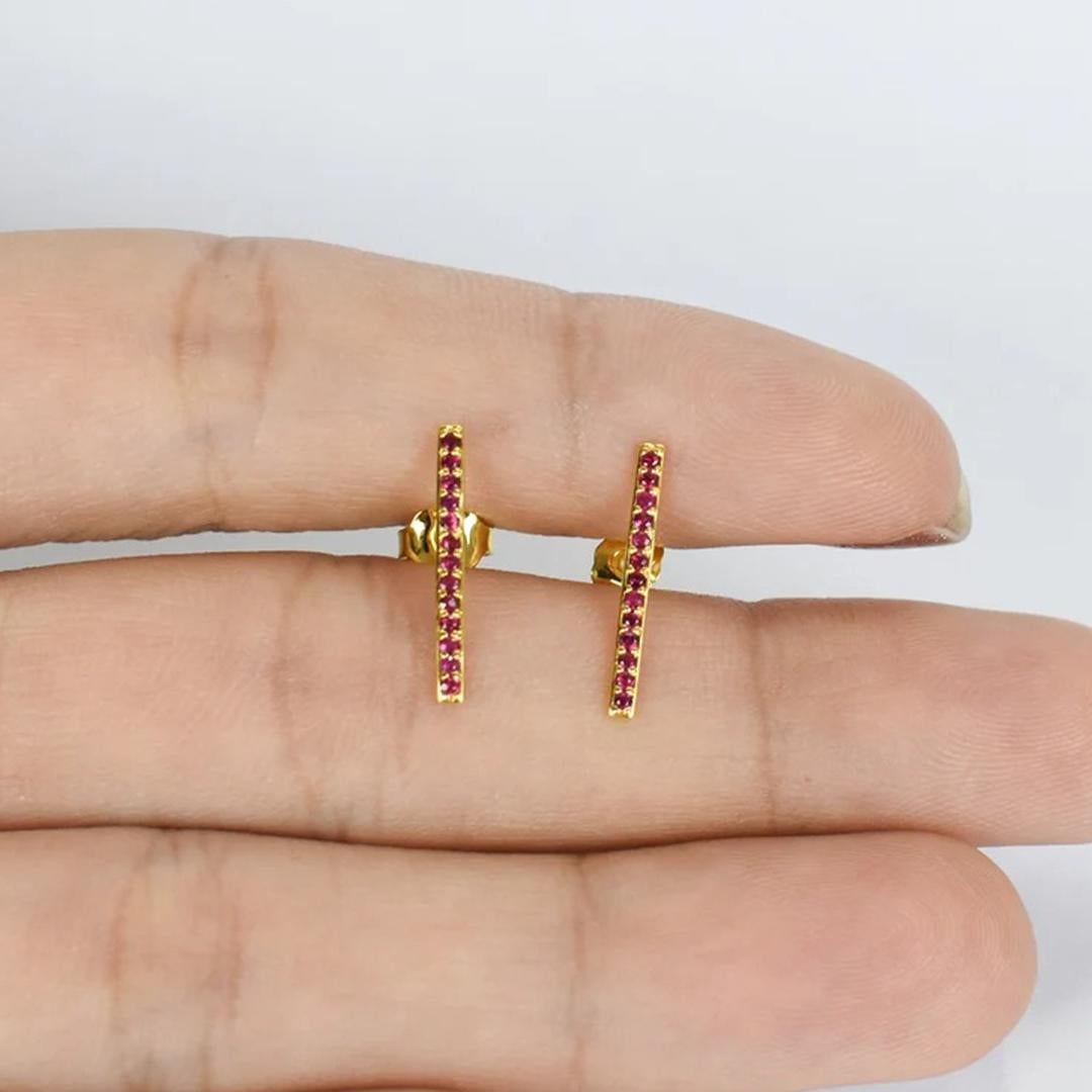 Pendientes de oro de 18 quilates con rubí 26 piezas de zafiro Pendientes de barra Corte redondo en venta