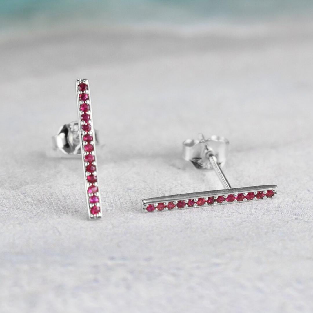 Pendientes de oro de 18 quilates con rubí 26 piezas de zafiro Pendientes de barra en venta 2