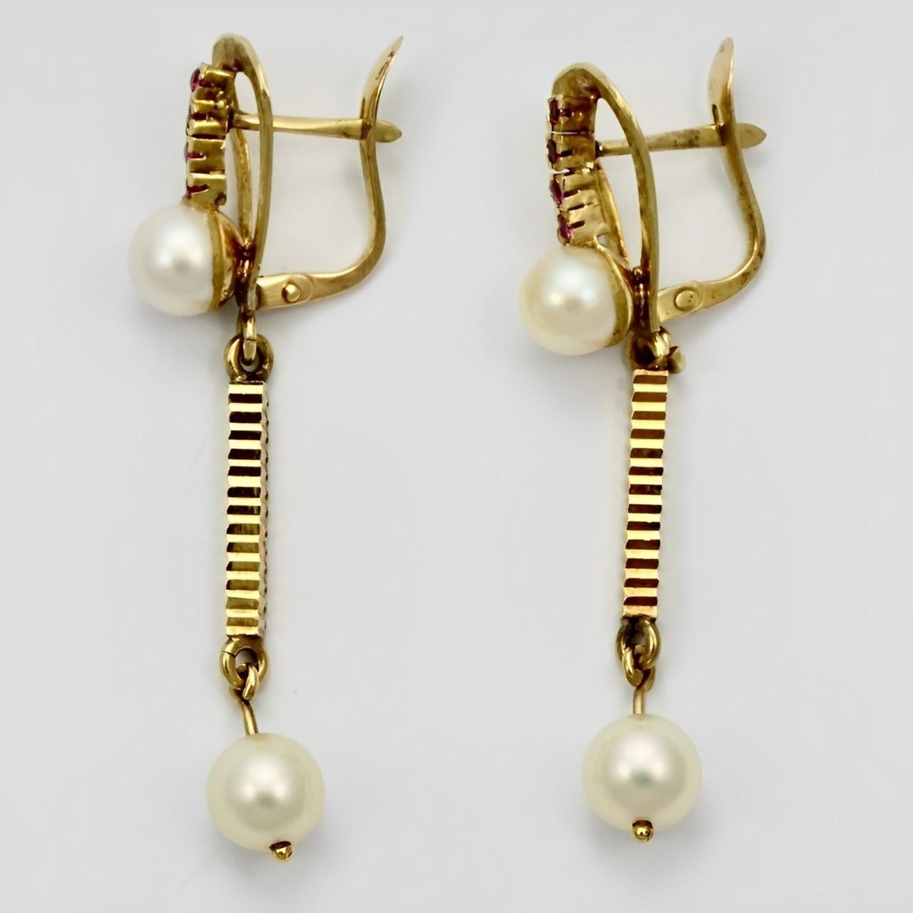 Beautiful 18K gold and ruby drop earrings with a pair of cultured pearls on each earring and a bar of rubies. The earrings have a lovely ridged and textured design. They test as 18K gold. Measuring length 4.4 cm / 1.73 inches.

This exquisite pair