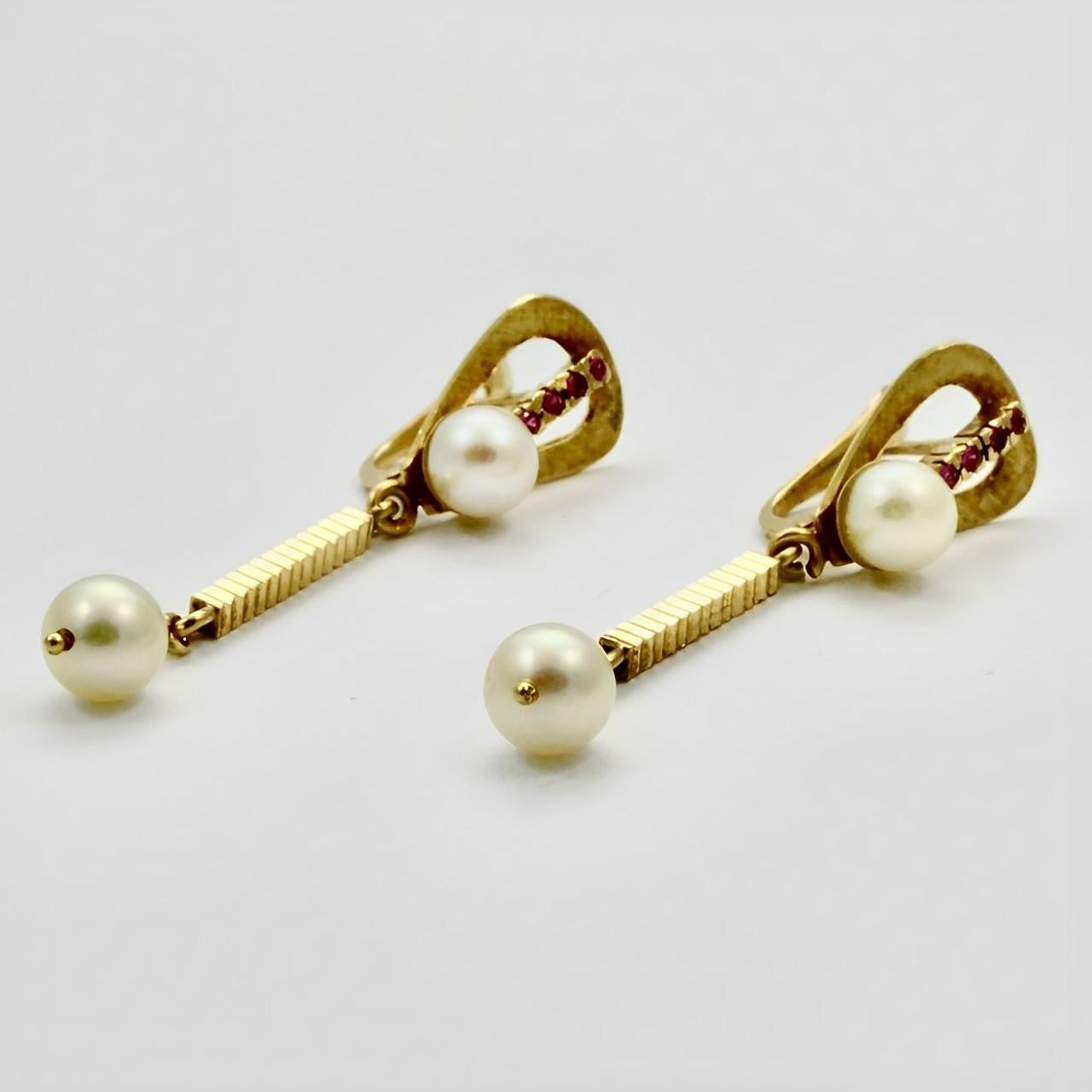 Women's or Men's 18K Gold Ruby and Cultured Pearl Drop Earrings circa 1970s For Sale