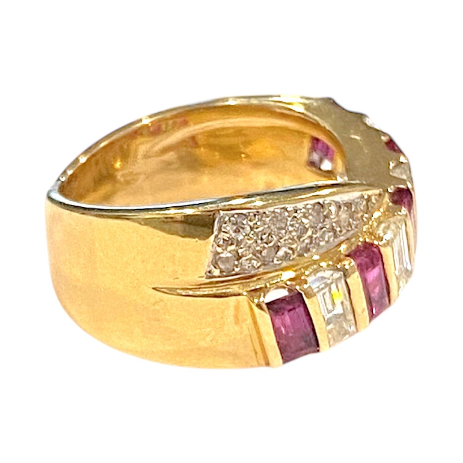 Taille mixte Bague croisée en or 18K avec rubis et diamants en vente