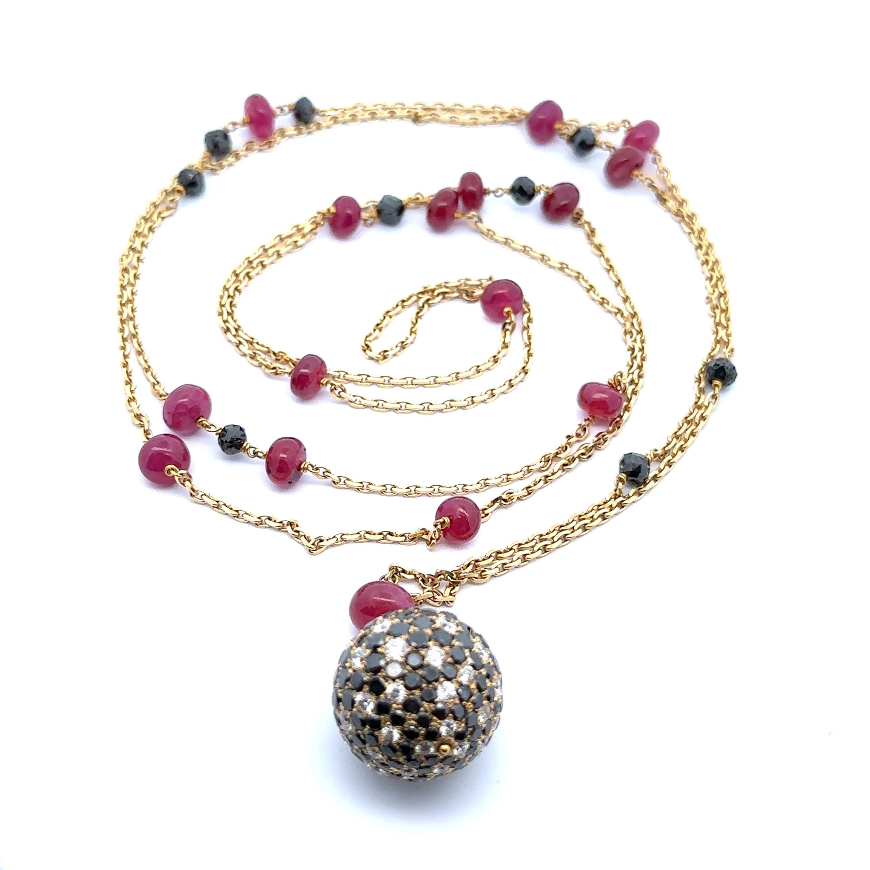 Cabochon Ciondolo in oro 18k con rubino, diamante bianco e nero da 41