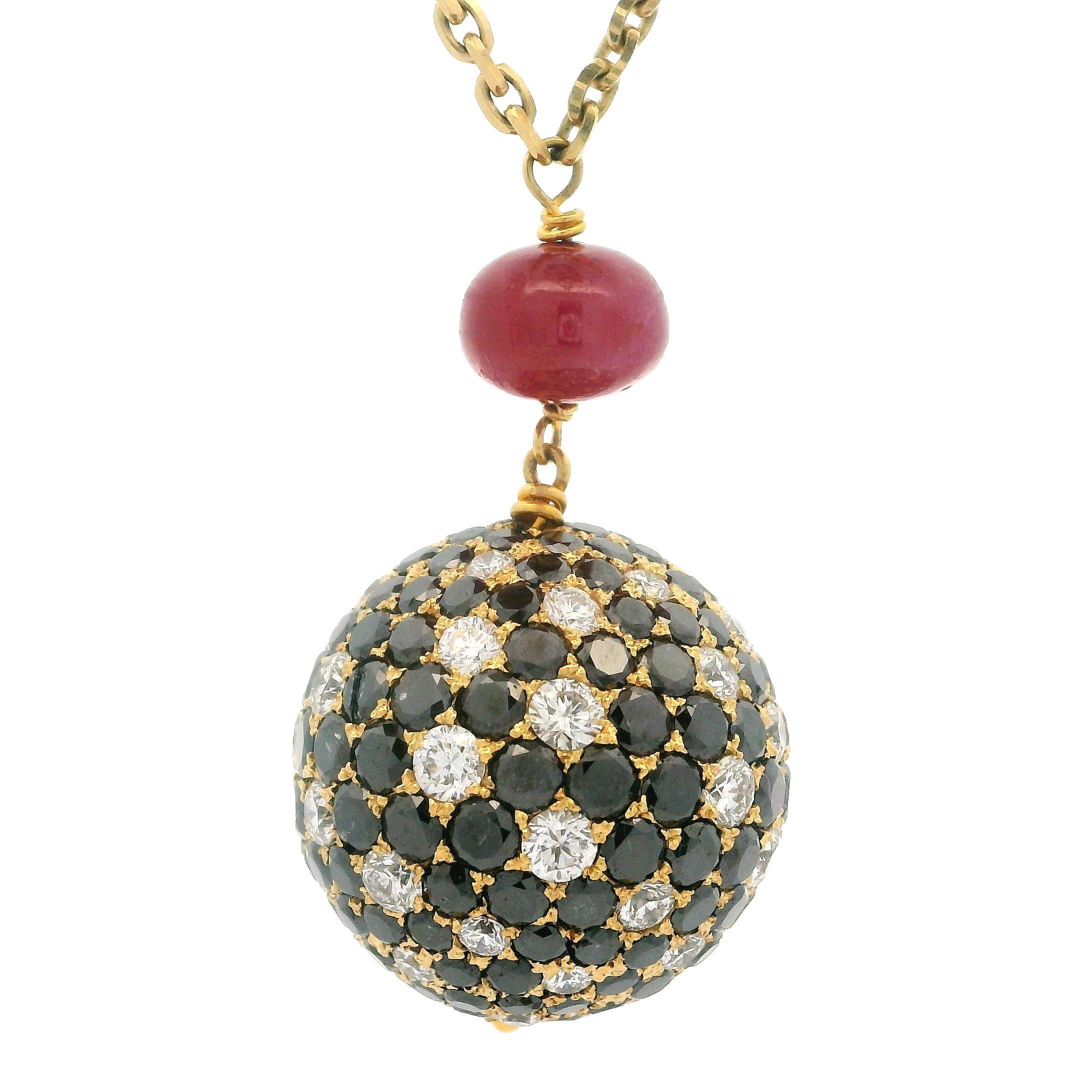 Ciondolo in oro 18k con rubino, diamante bianco e nero da 41