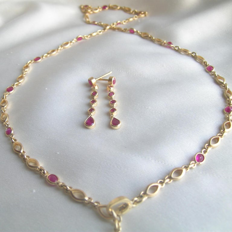 Brilliant Cut 18 Karat Gold and Ruby Chain Necklace For Sale