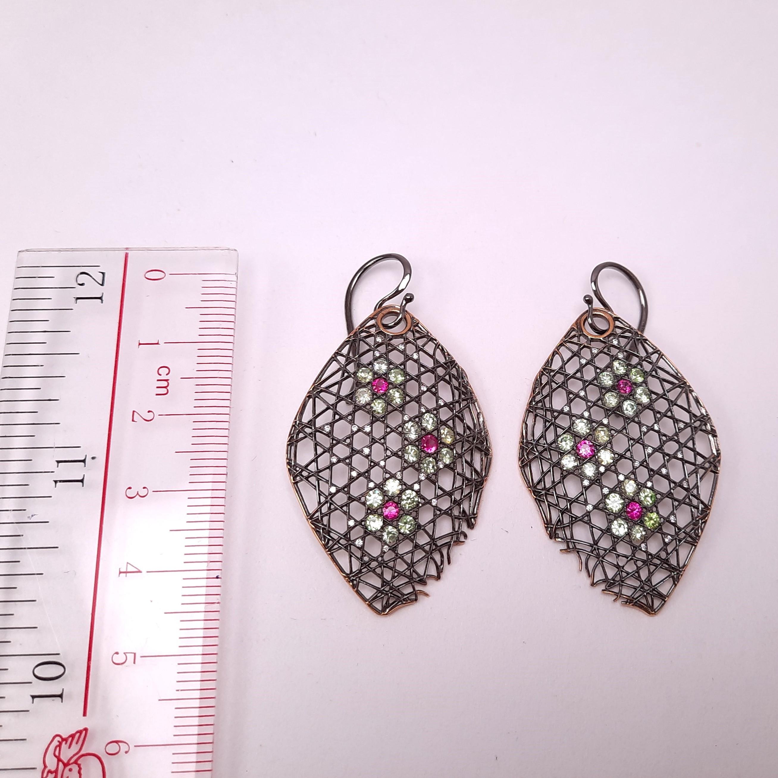 Pendientes Colgantes de Oro de 18K Rubí Demantoide Corte redondo en venta