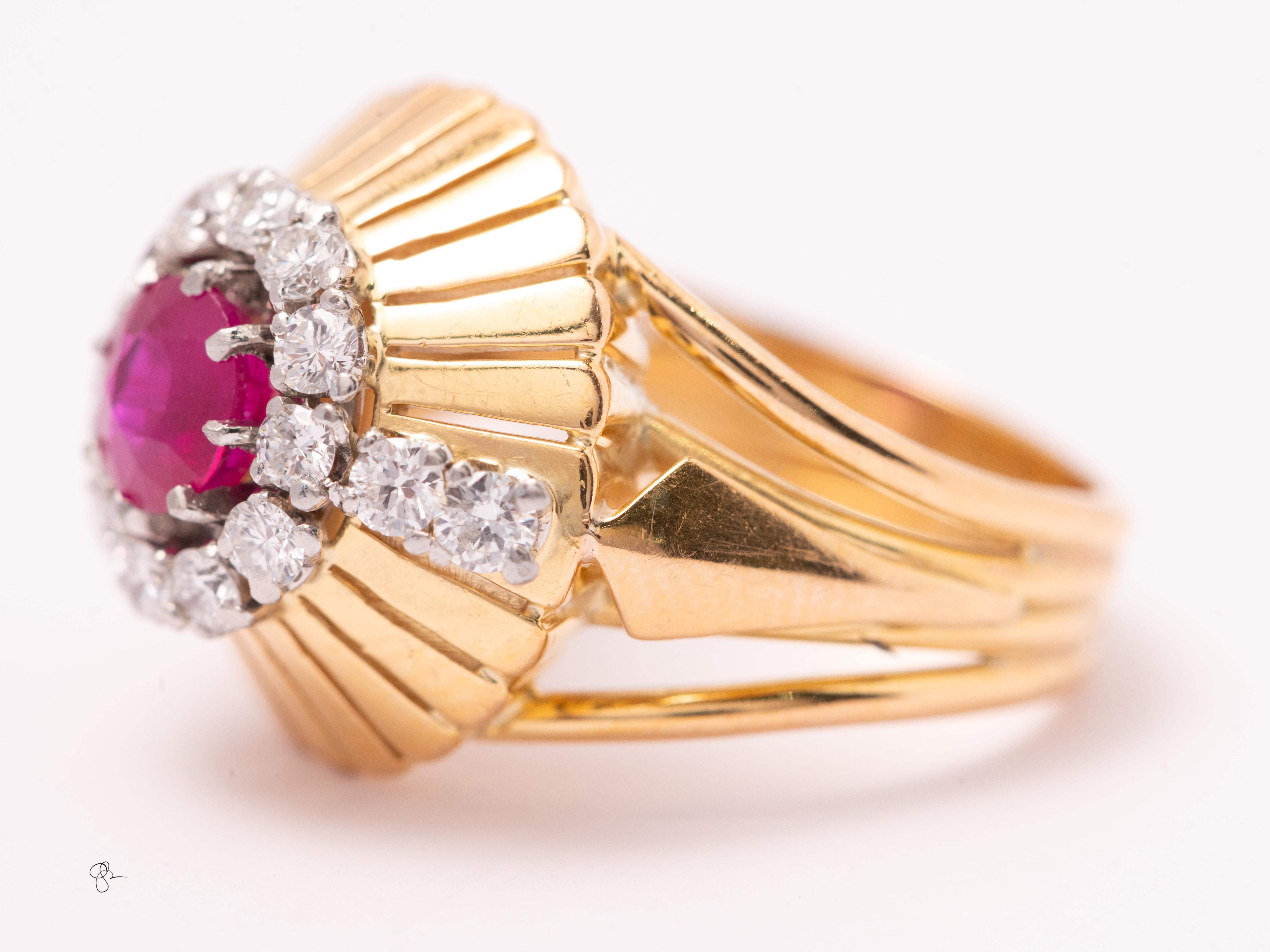 18k Gold Rubin Diamant Ring 1ct Vintage Halo Cocktail 11.2g Größe 7 3/4 (Rundschliff) im Angebot