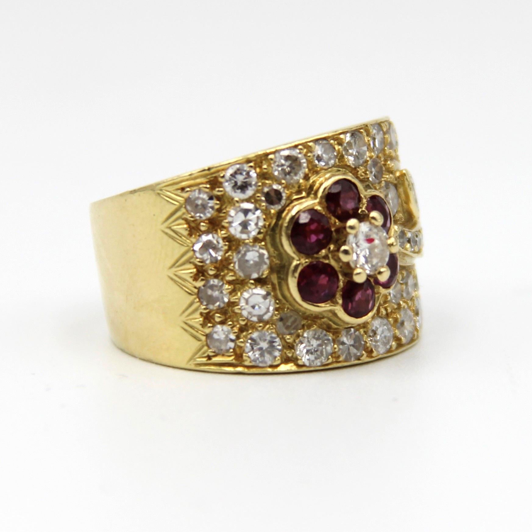 18k Gold Ruby Diamond Ring In Excellent Condition For Sale In Istanbul, TR