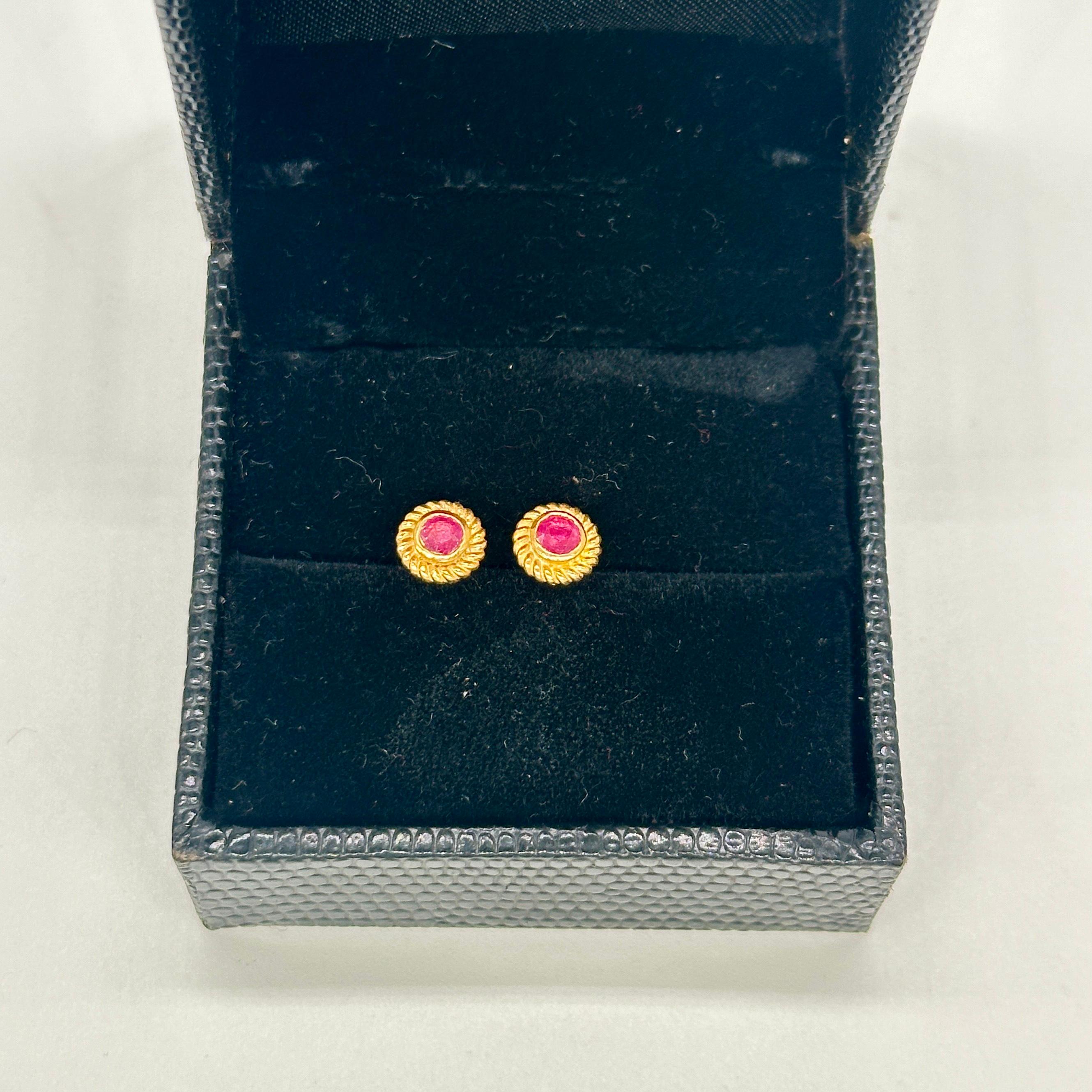Natural Ruby Earring 1.10ctw Burma Ruby 18K Gold Vermeil Ruby Earrings studs In New Condition For Sale In Delhi, DL