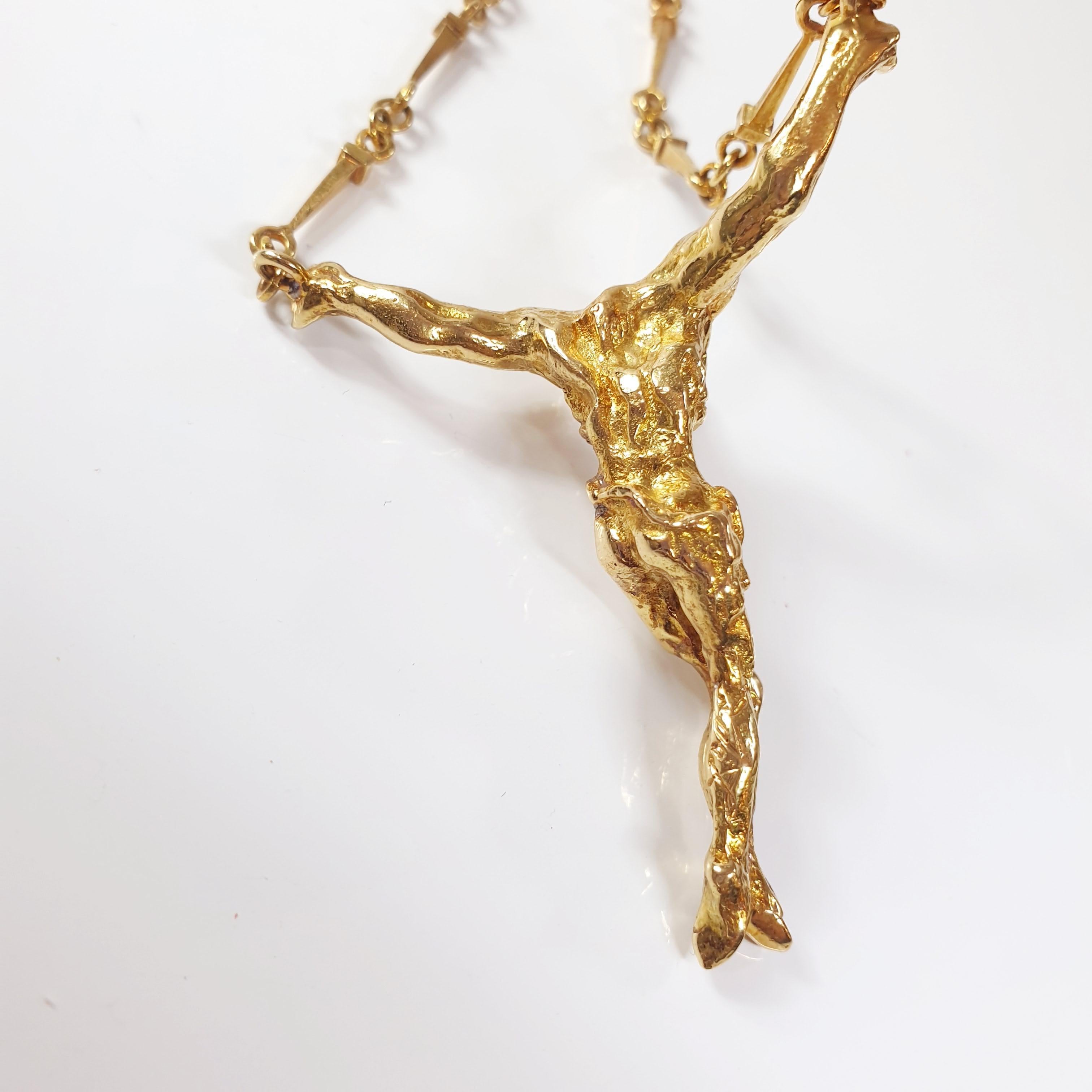 18 Karat Gold Salvador Dalí Cristo De San Juan De La Cruz Necklace and Bracelet In Excellent Condition For Sale In Bilbao, ES